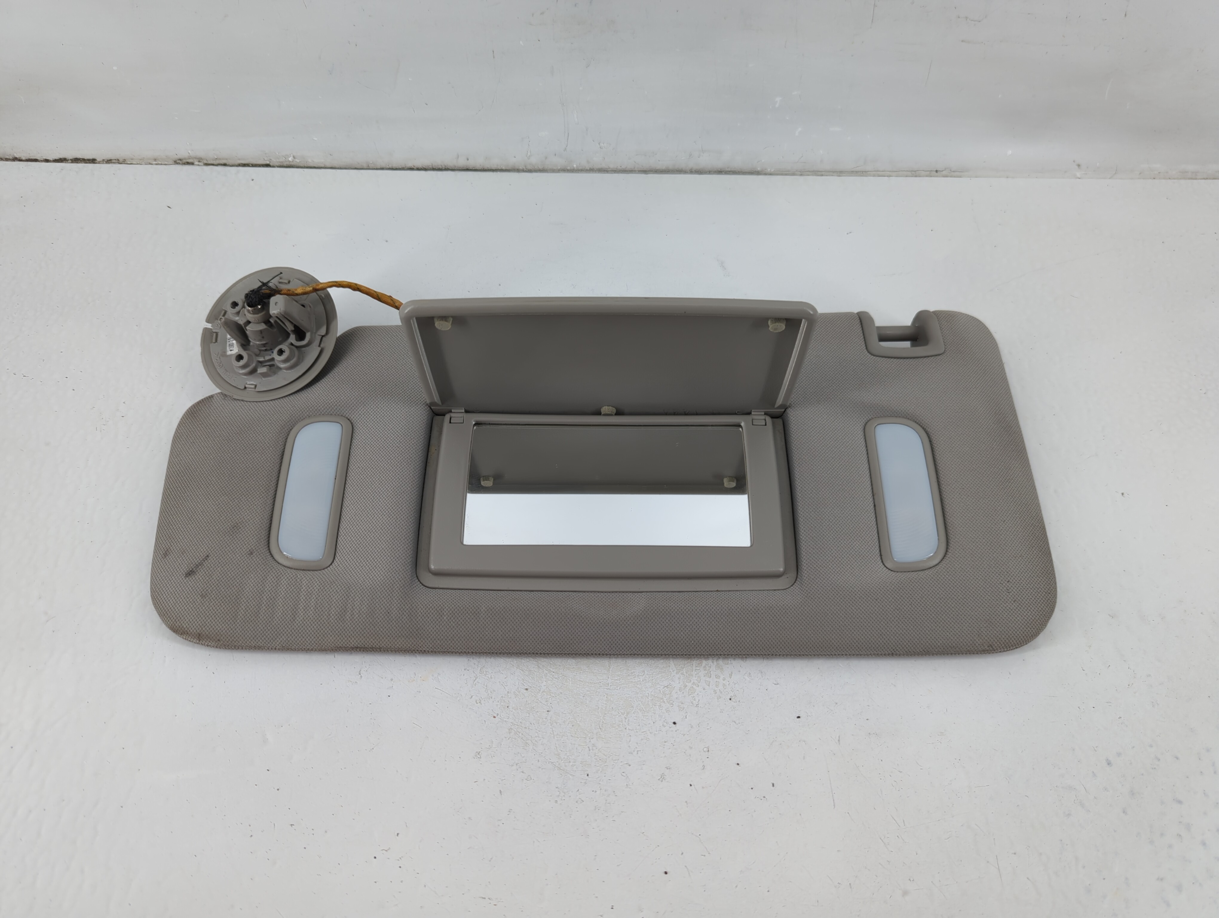 Picture of Chevrolet Traverse Passenger Sun Visor Mirror Right Sunvisor Grey 1103068