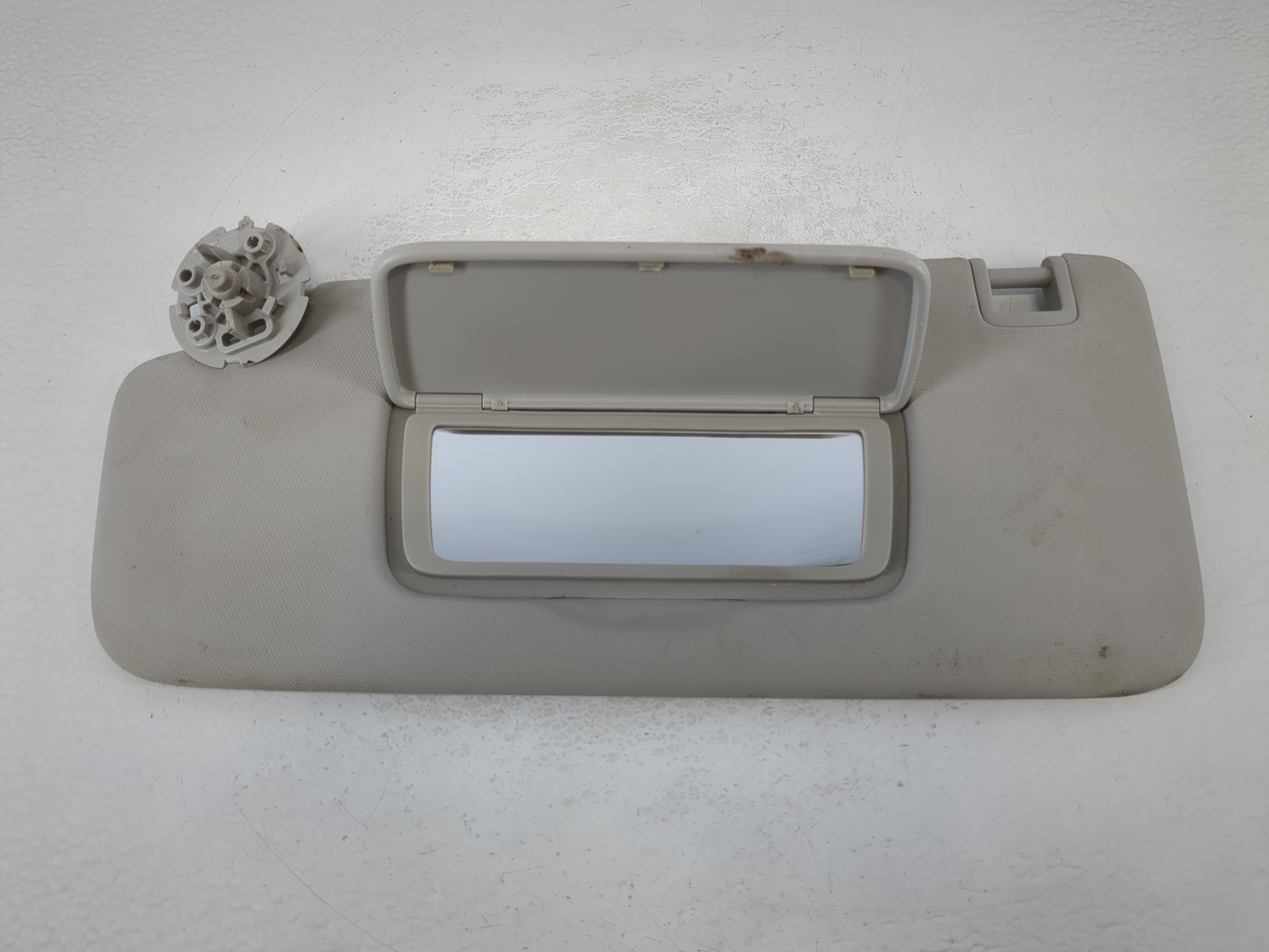 Picture of 2021-2022 Chevrolet Trailblazer Driver Sun Visor Mirror Left Sunvisor 1103089