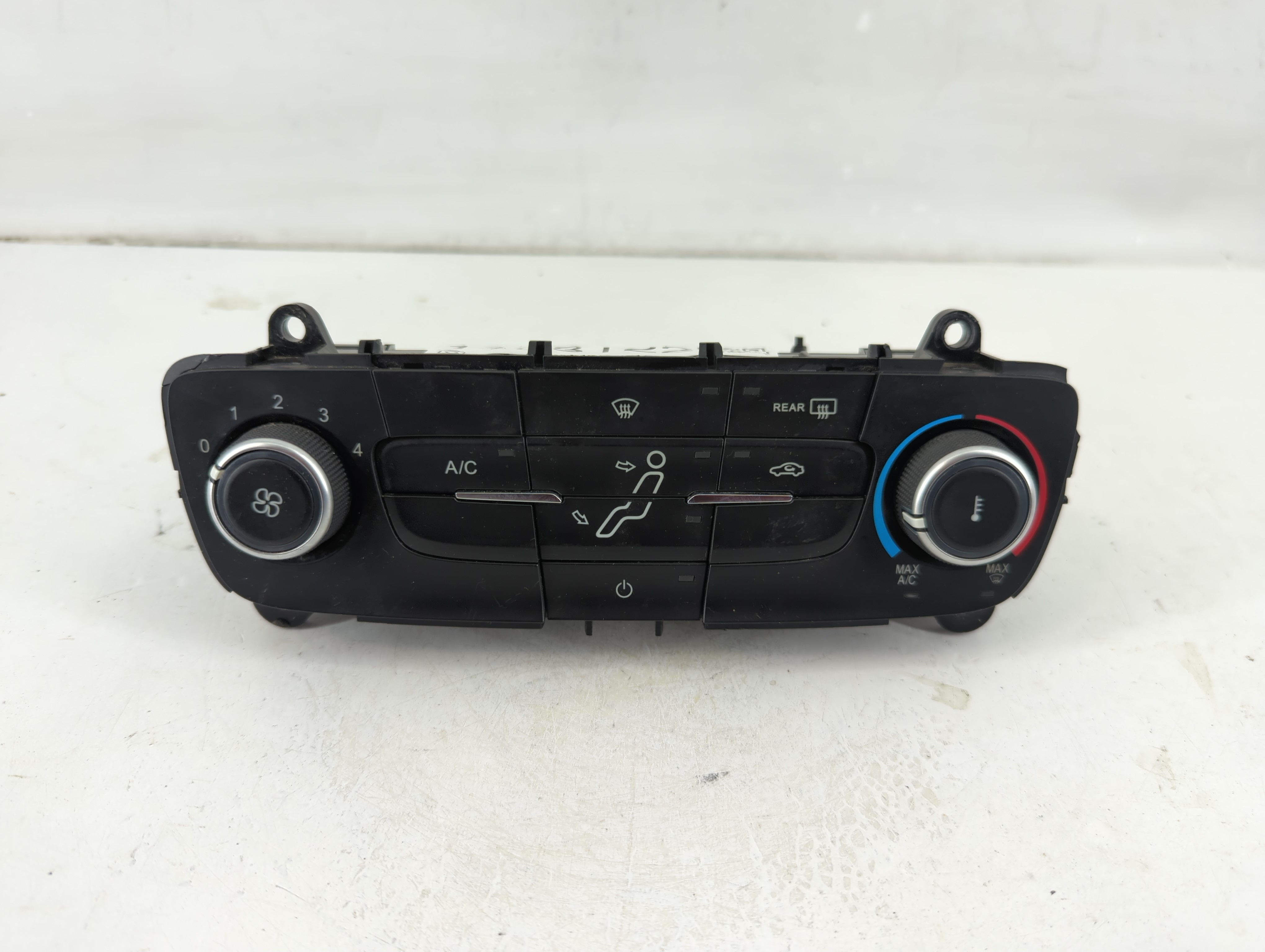 2015-2018 Ford Focus Ac Heater Climate Control F1et-19980-jj 1103122 - Oemusedautoparts1.com