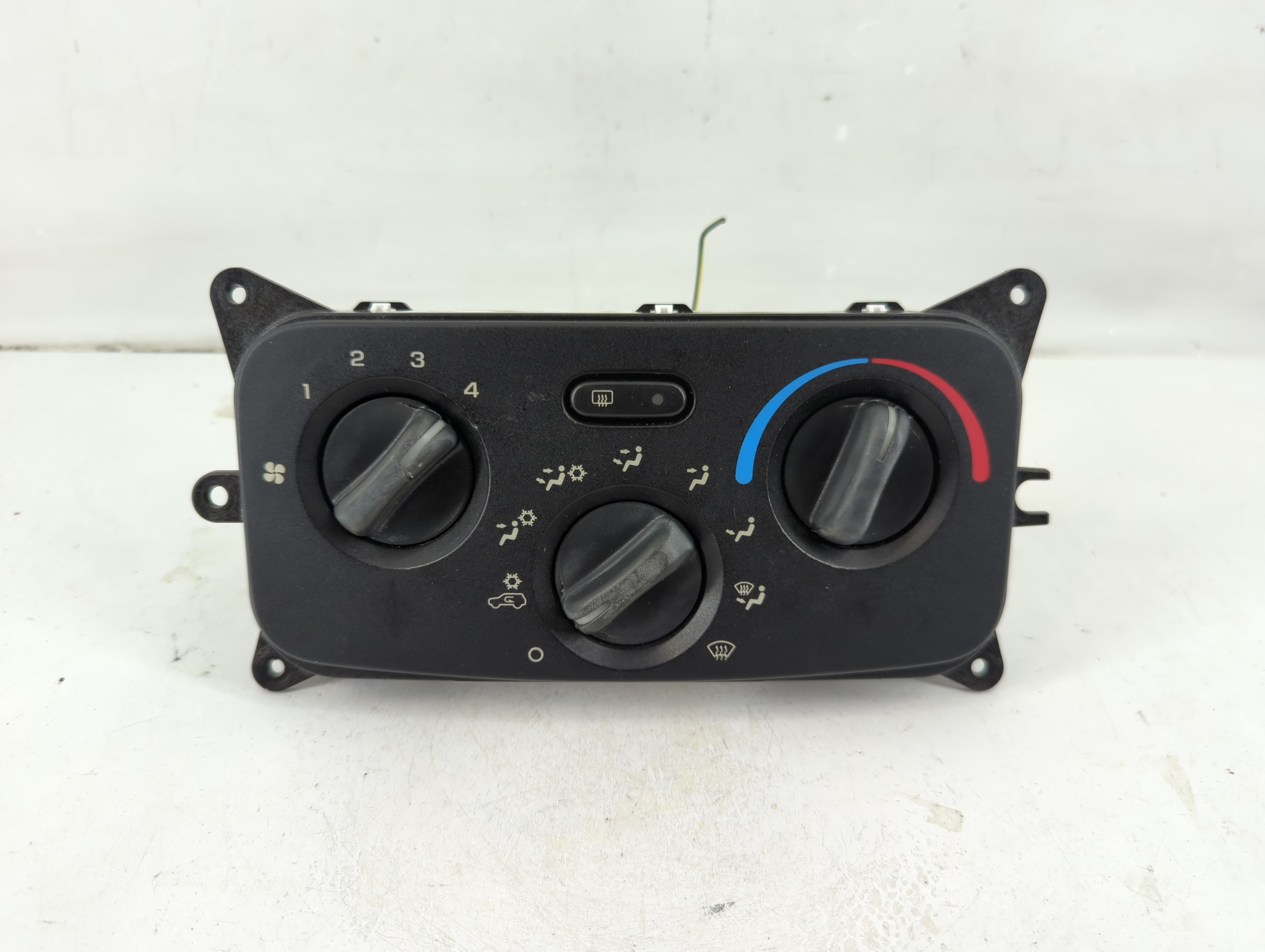 Picture of 2004-2007 Jeep Liberty Ac Heater Climate Control P55037533ad 1103283