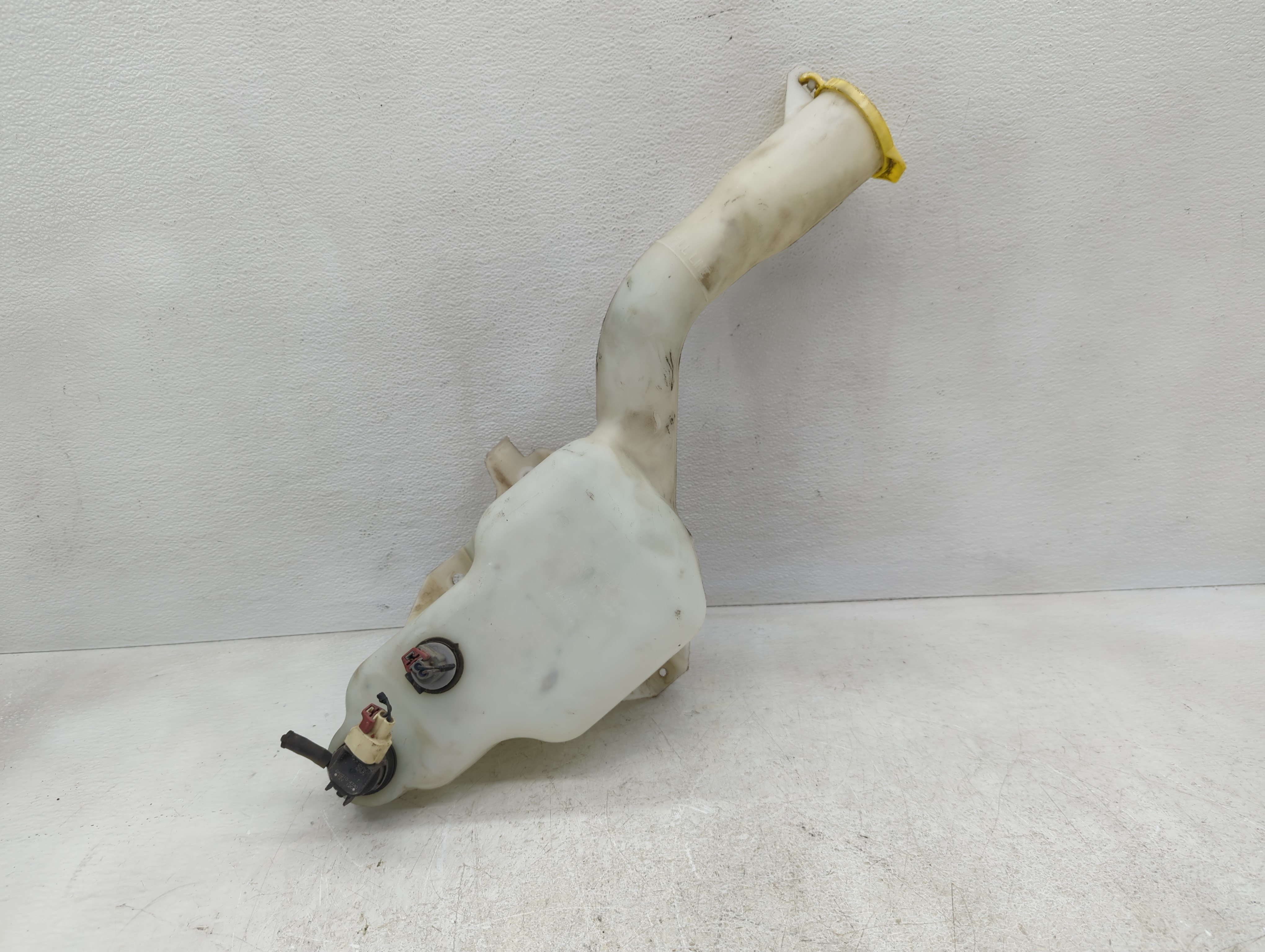 Picture of 2006-2010 Chrysler 300 Windshield Washer Fluid Reservoir Bottle Oem 1103346