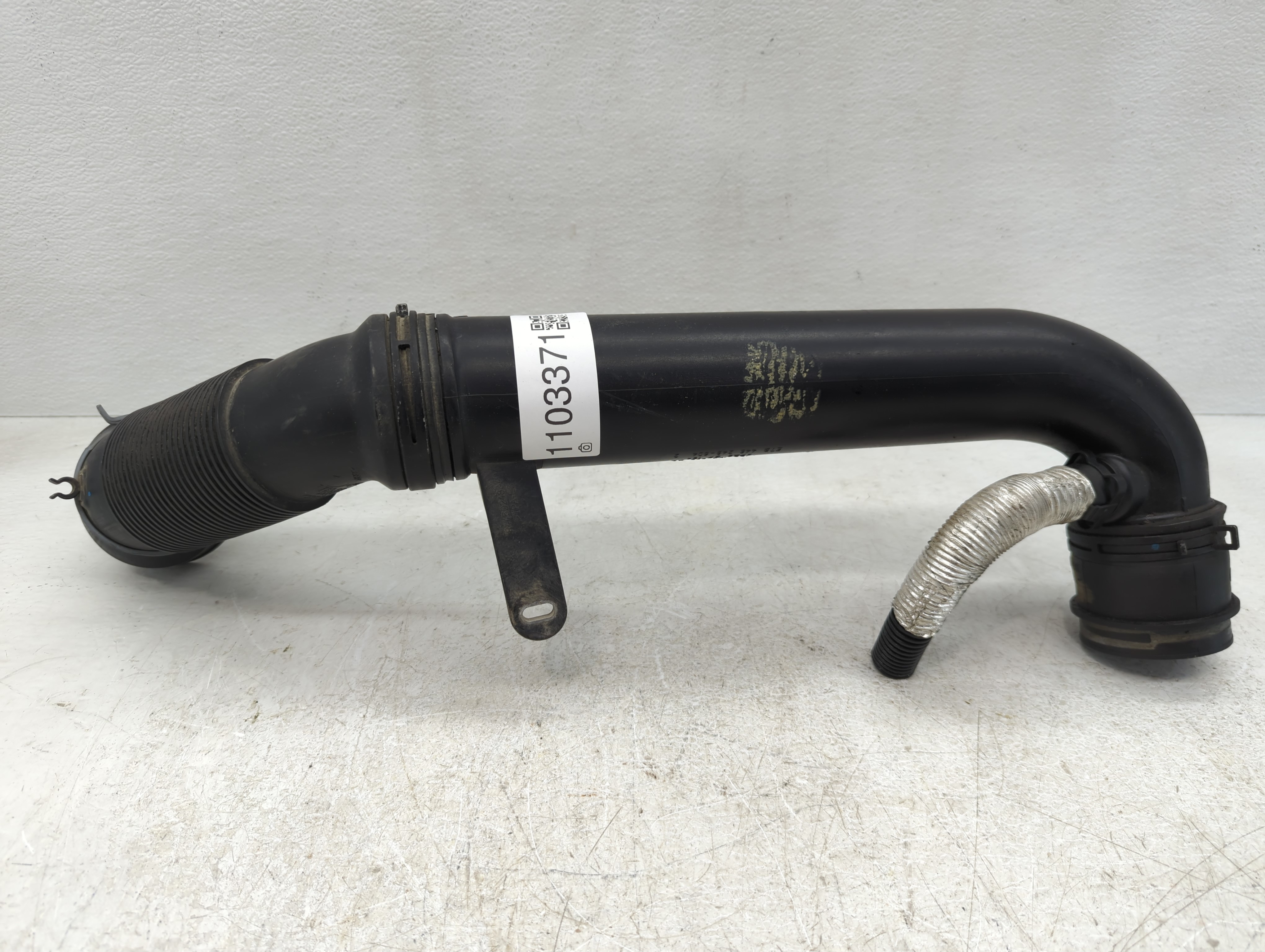 Picture of 2010 Volkswagen Passat Air Cleaner Intake Duct Hose Tube 1103371