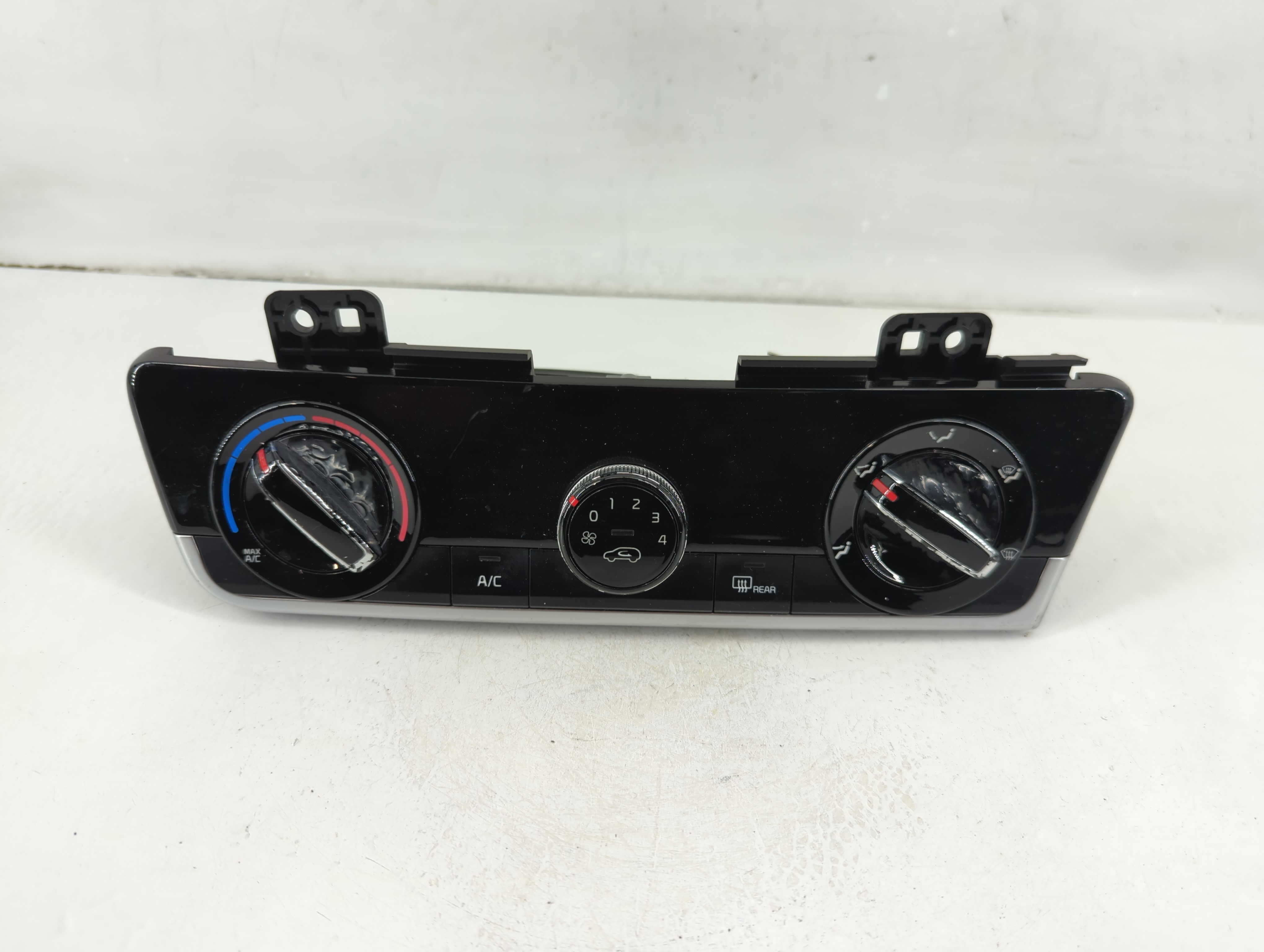 Picture of 2021-2022 Kia Seltos Ac Heater Climate Control 97250-q5290 1103412