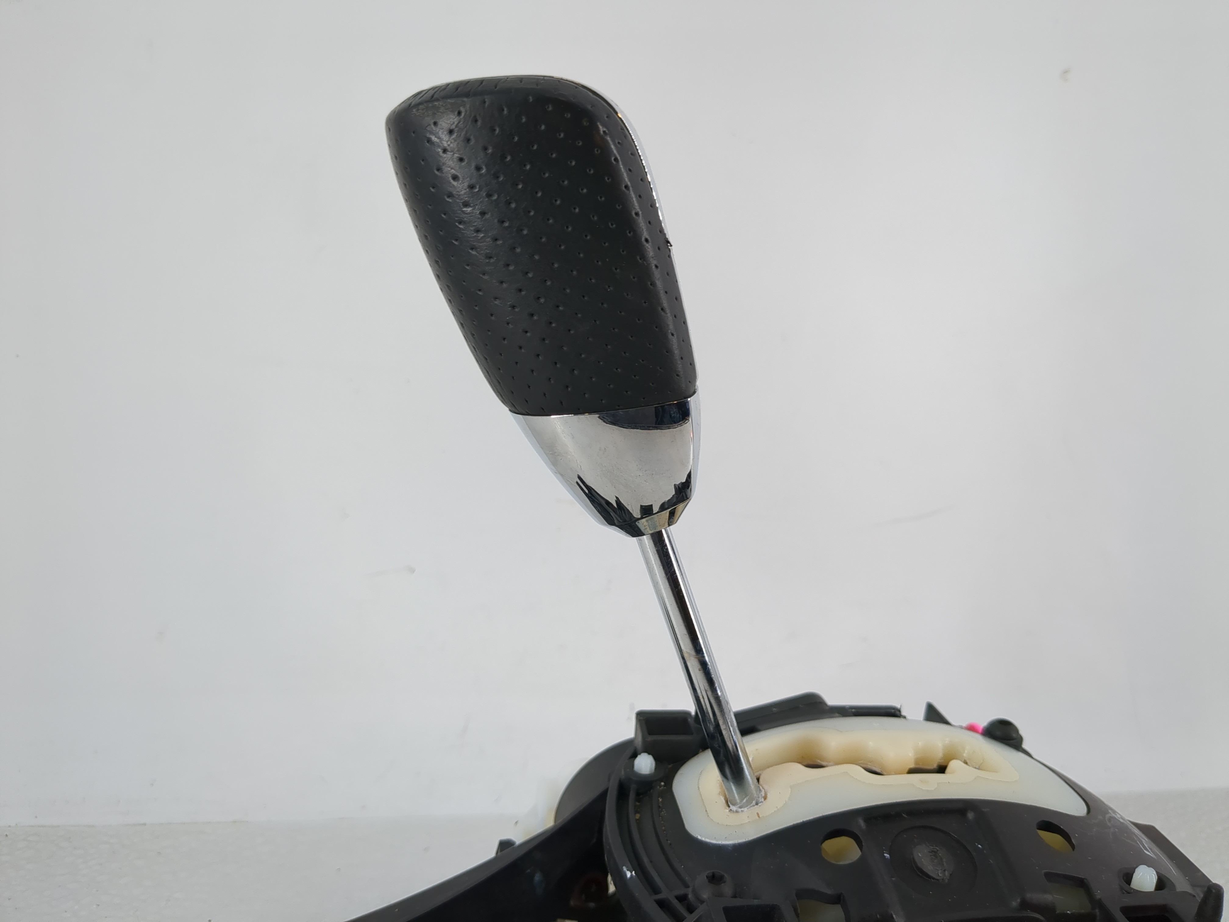 2016 Dodge Journey Floor Console Assembly Shifter 1103446 - Oemusedautoparts1.com