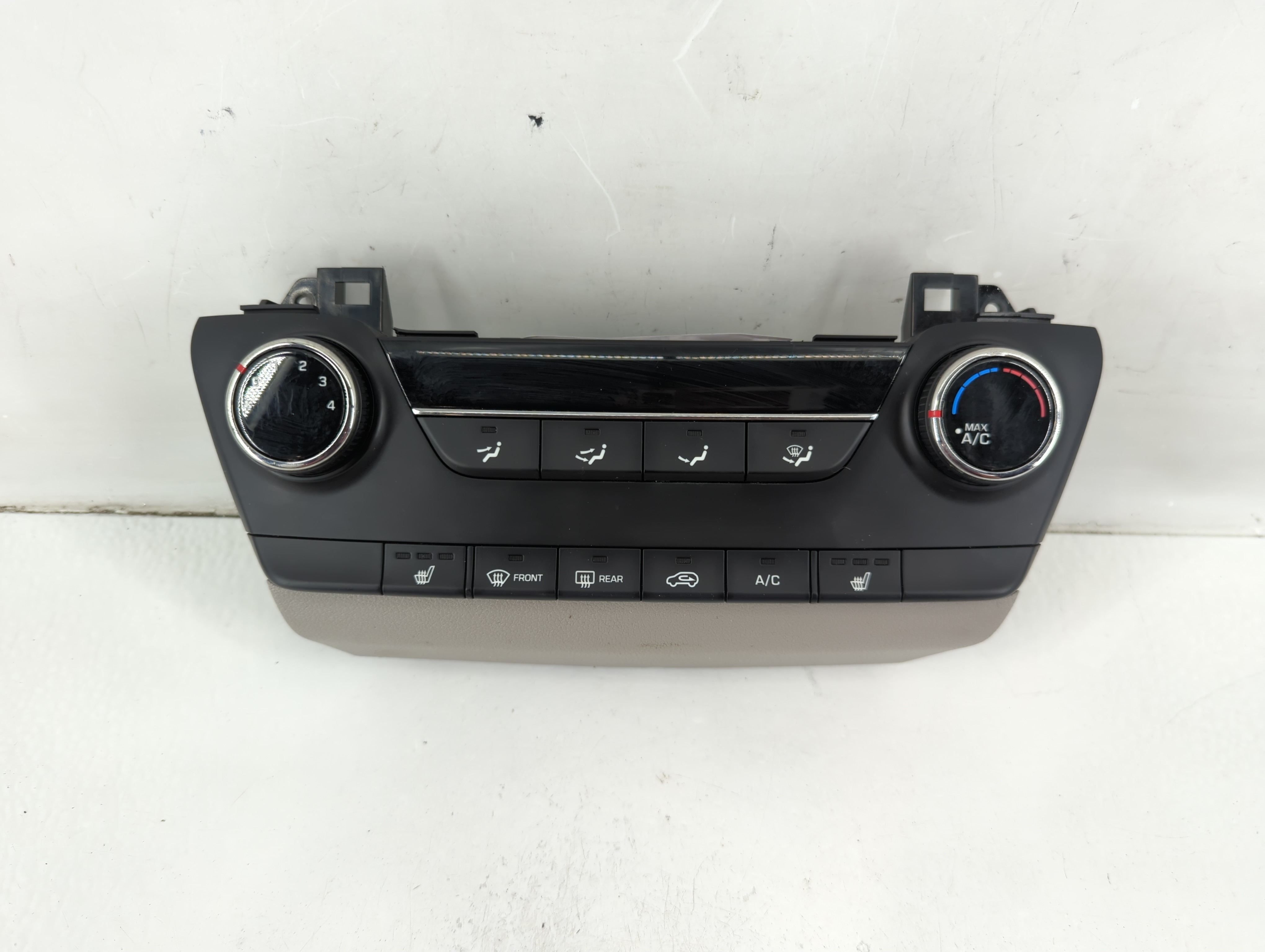 Picture of 2016-2018 Hyundai Tucson Ac Heater Climate Control Temperature Oem 1103535