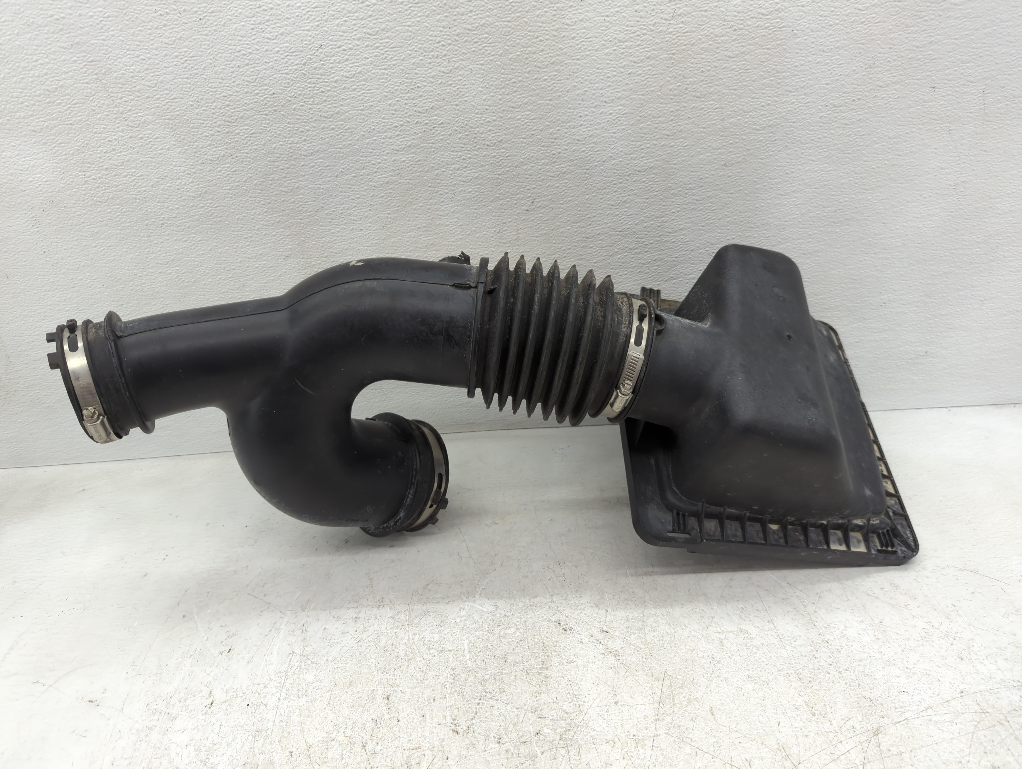 Picture of 2016 Ford F-150 Air Cleaner Intake Duct Hose Tube 1103804