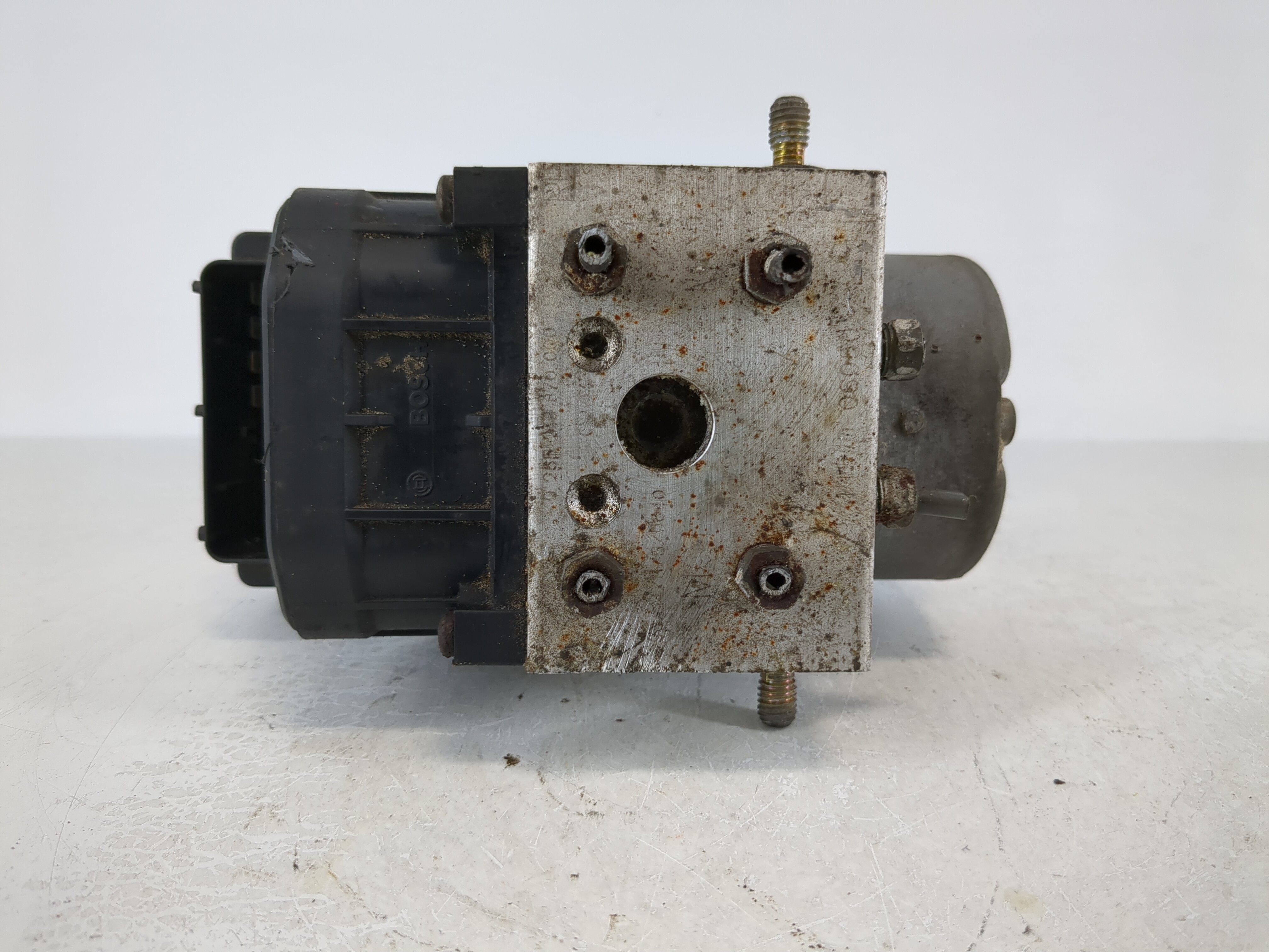Picture of 2002-2003 Toyota Camry Abs Pump Control Module 1104127