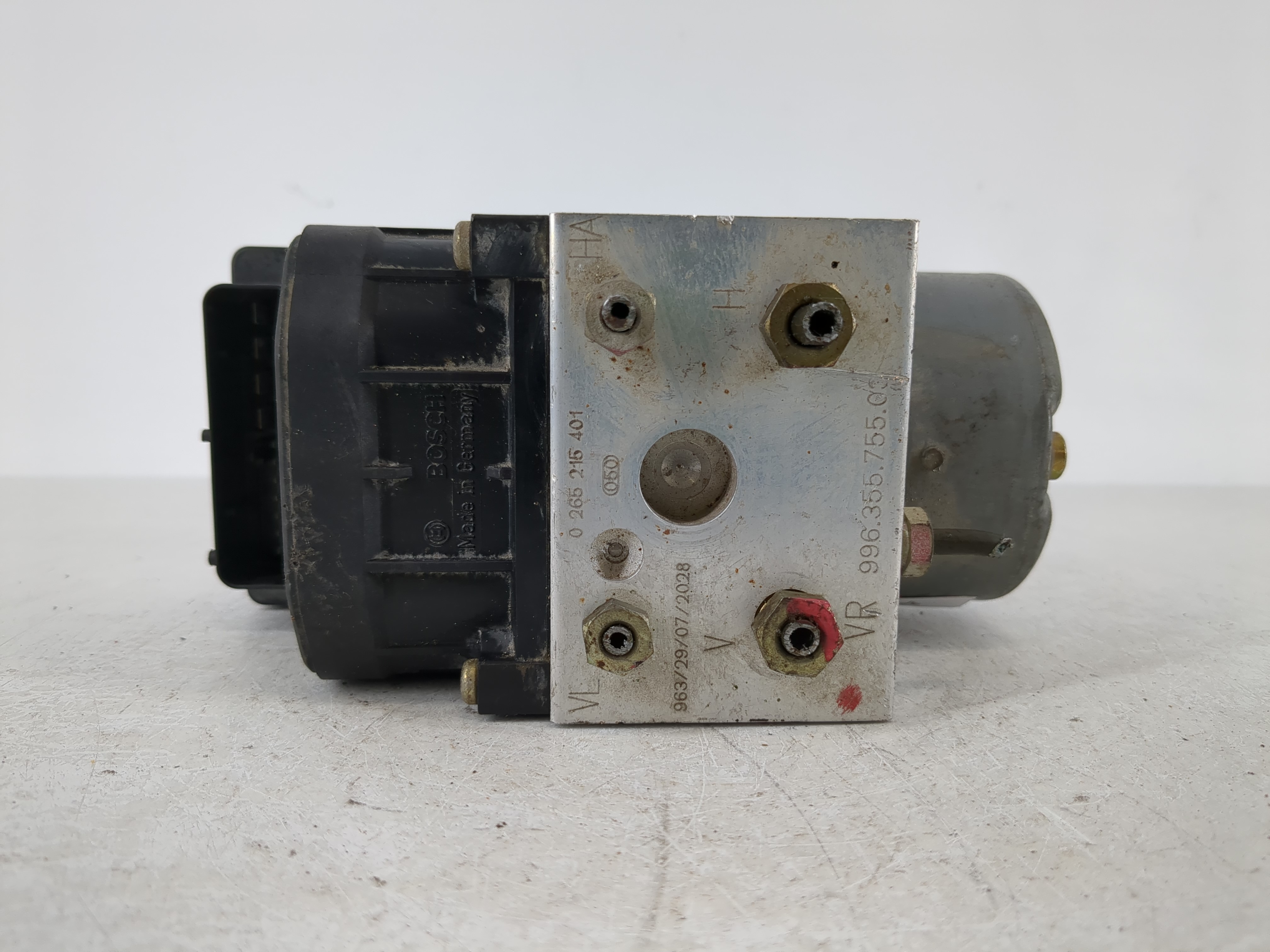 Picture of 1999-1999 Porsche Boxster Abs Pump Control Module 1104204