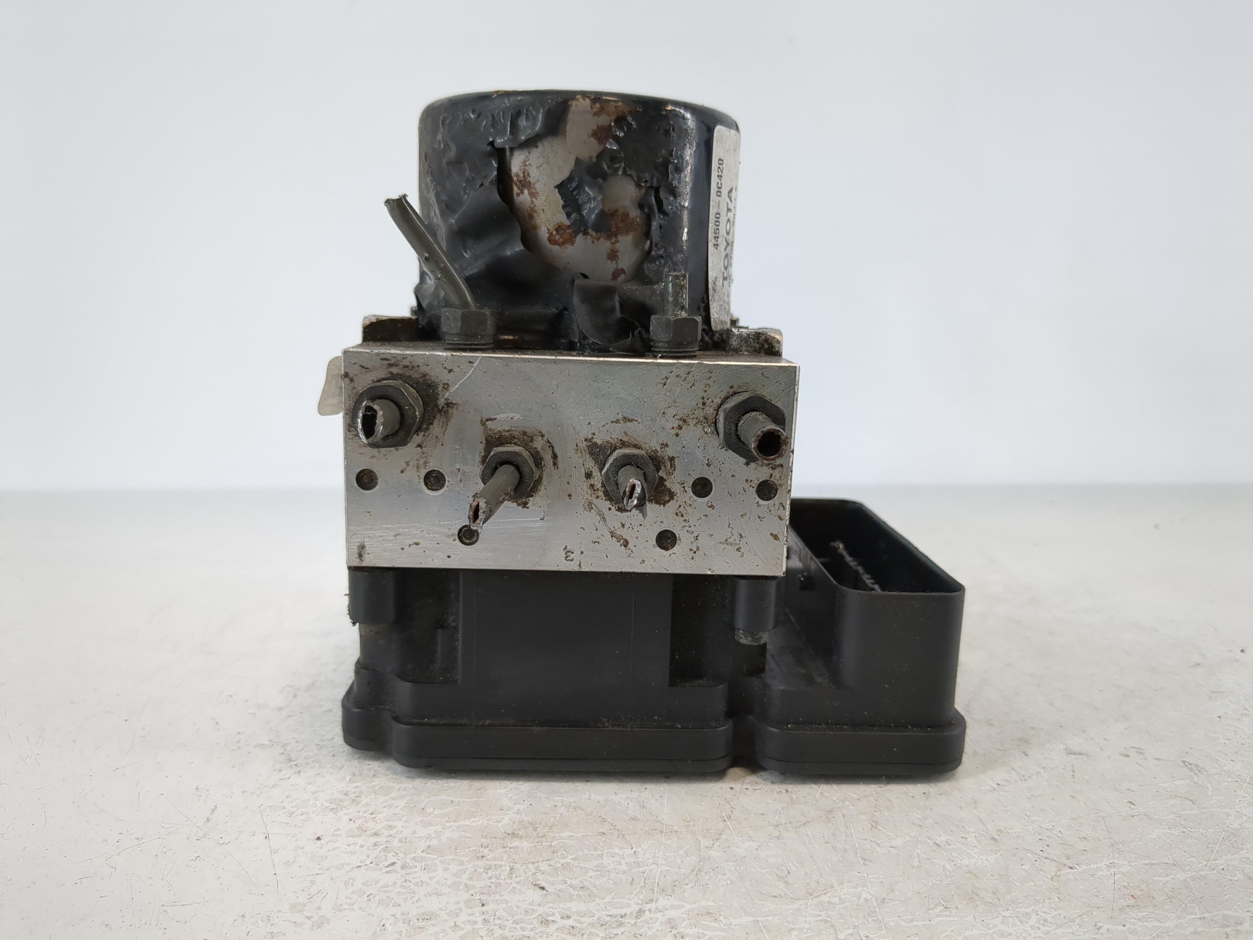 2014-2015 Toyota Tundra Abs Pump Control Module 1104291 - Oemusedautoparts1.com
