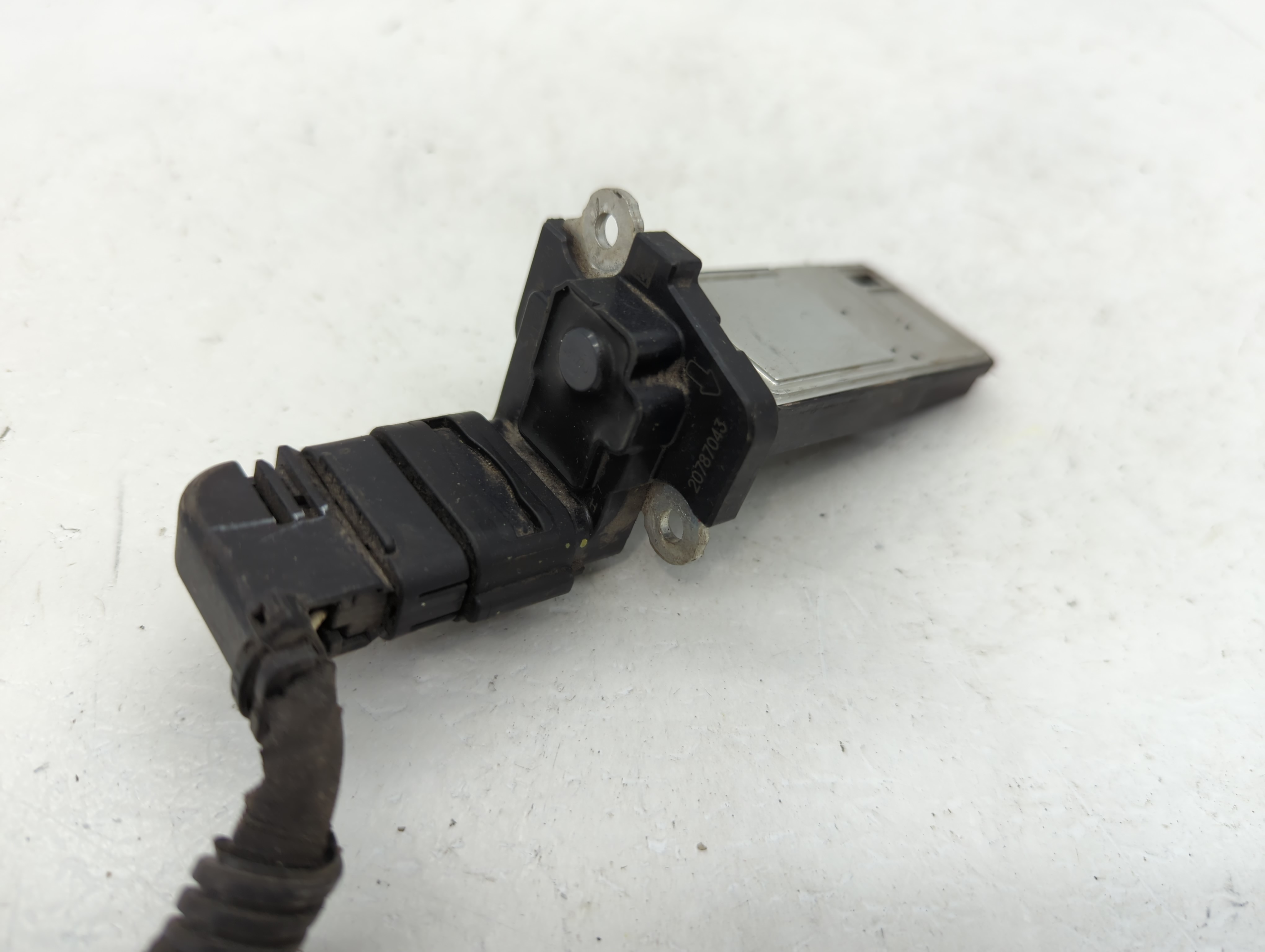 Picture of 2012-2016 Cadillac Srx Mass Air Flow Meter Maf 1104612
