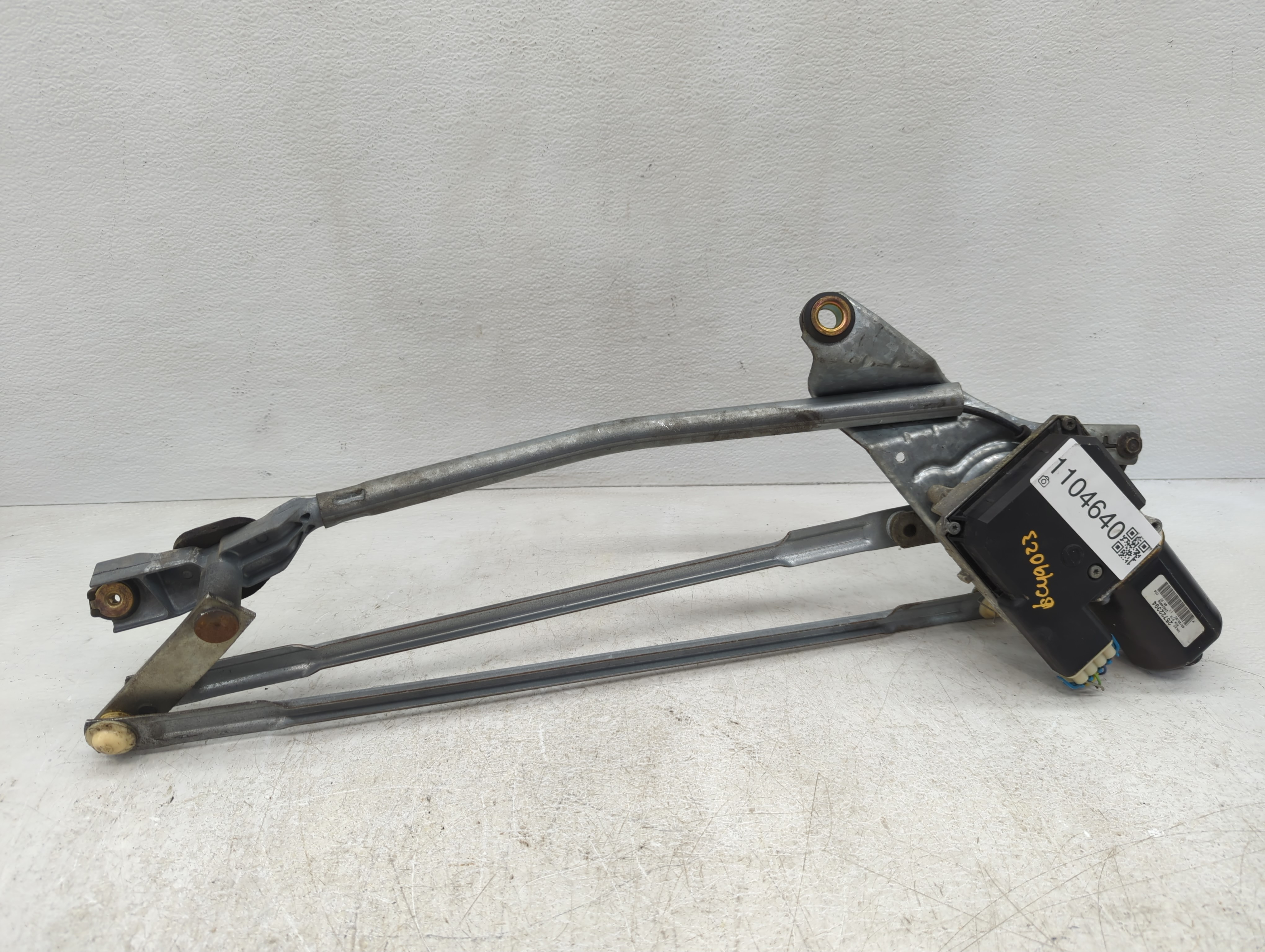 2000 Cadillac Deville Windshield Wiper Transmission Linkage Arm Assembly And Motor 1104640 - Oemusedautoparts1.com
