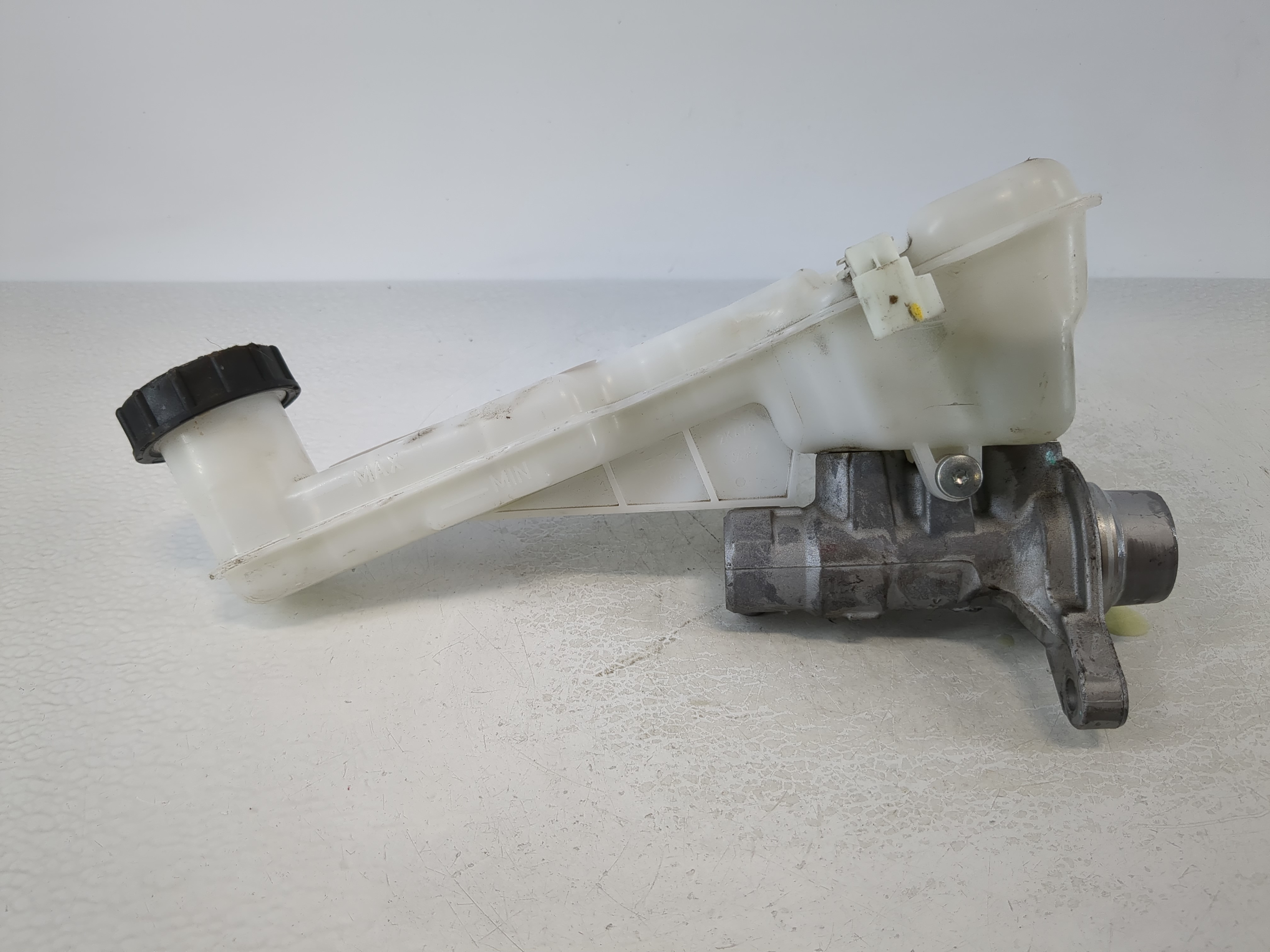 2017-2020 Ford Fusion Brake Master Cylinder 1105132 - Oemusedautoparts1.com