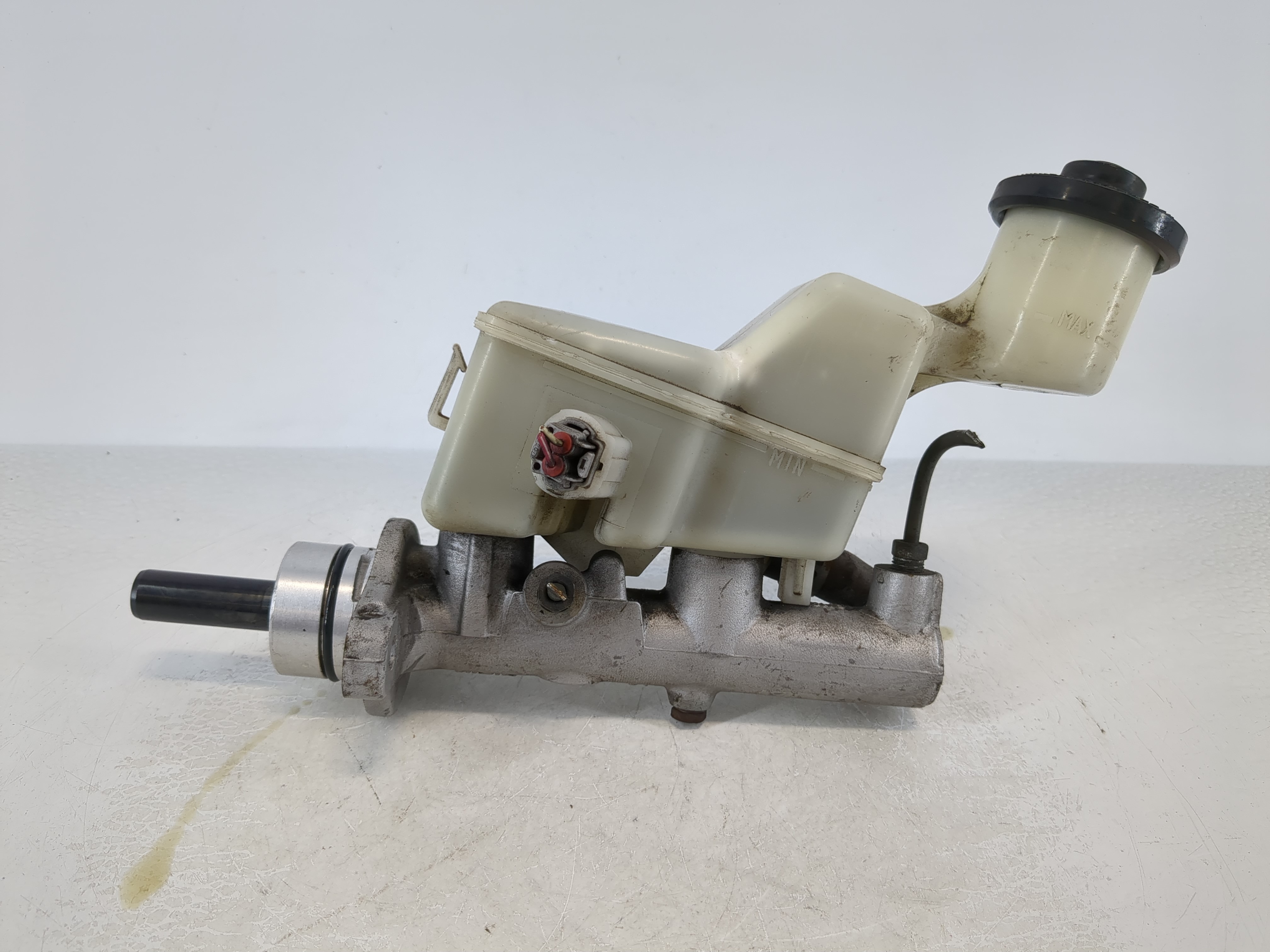 Picture of 2003-2008 Toyota Corolla Brake Master Cylinder 1105134