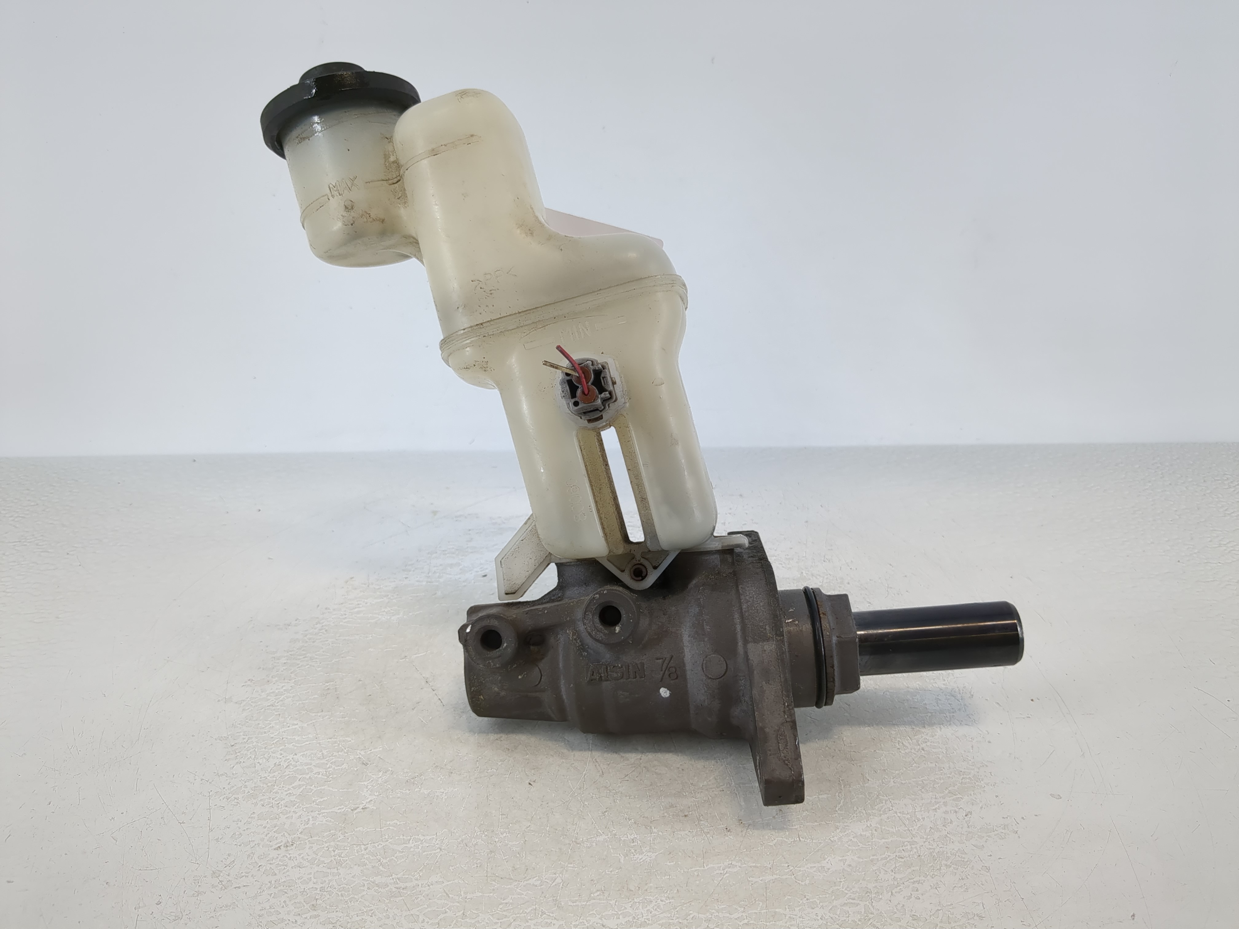 Picture of 2004-2007 Toyota Highlander Brake Master Cylinder 1105135