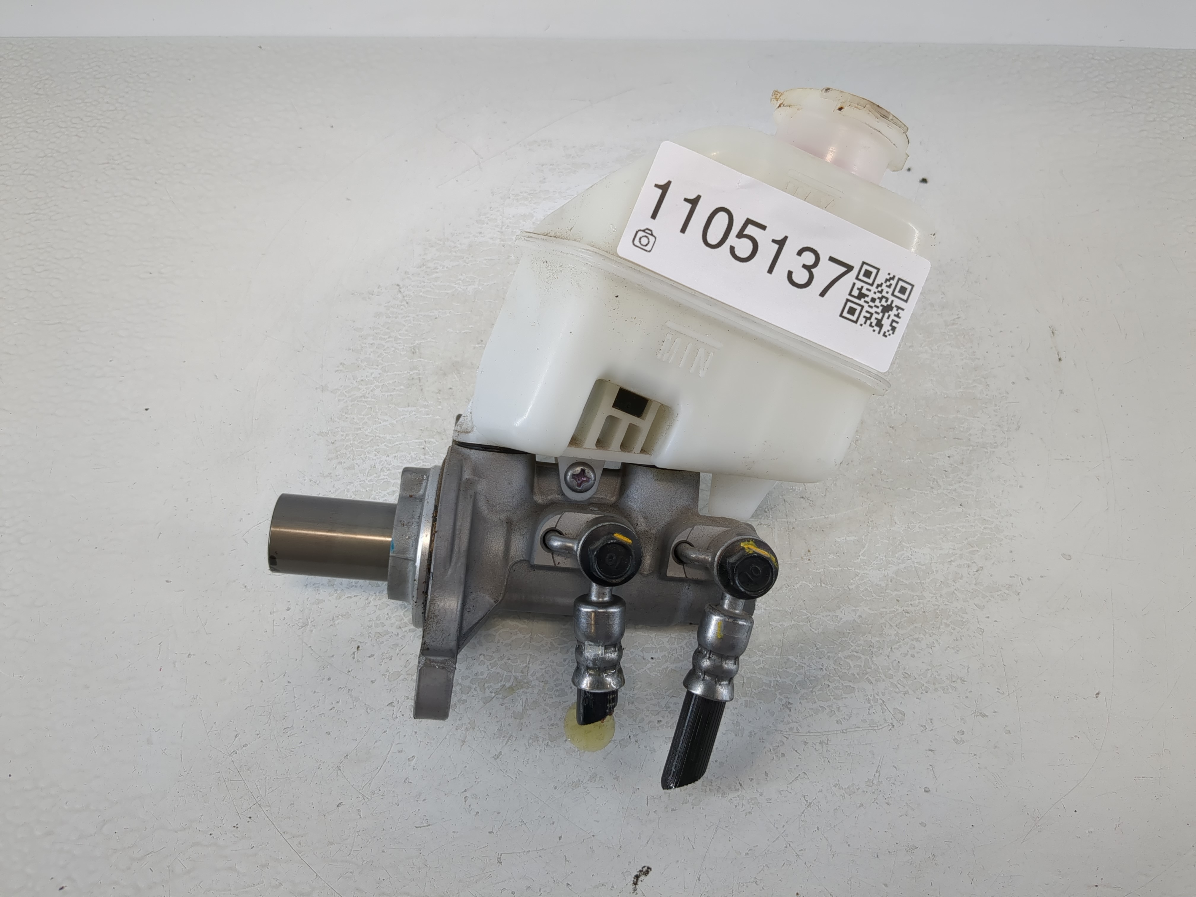 Picture of 2015-2016 Hyundai Genesis Brake Master Cylinder 1105137