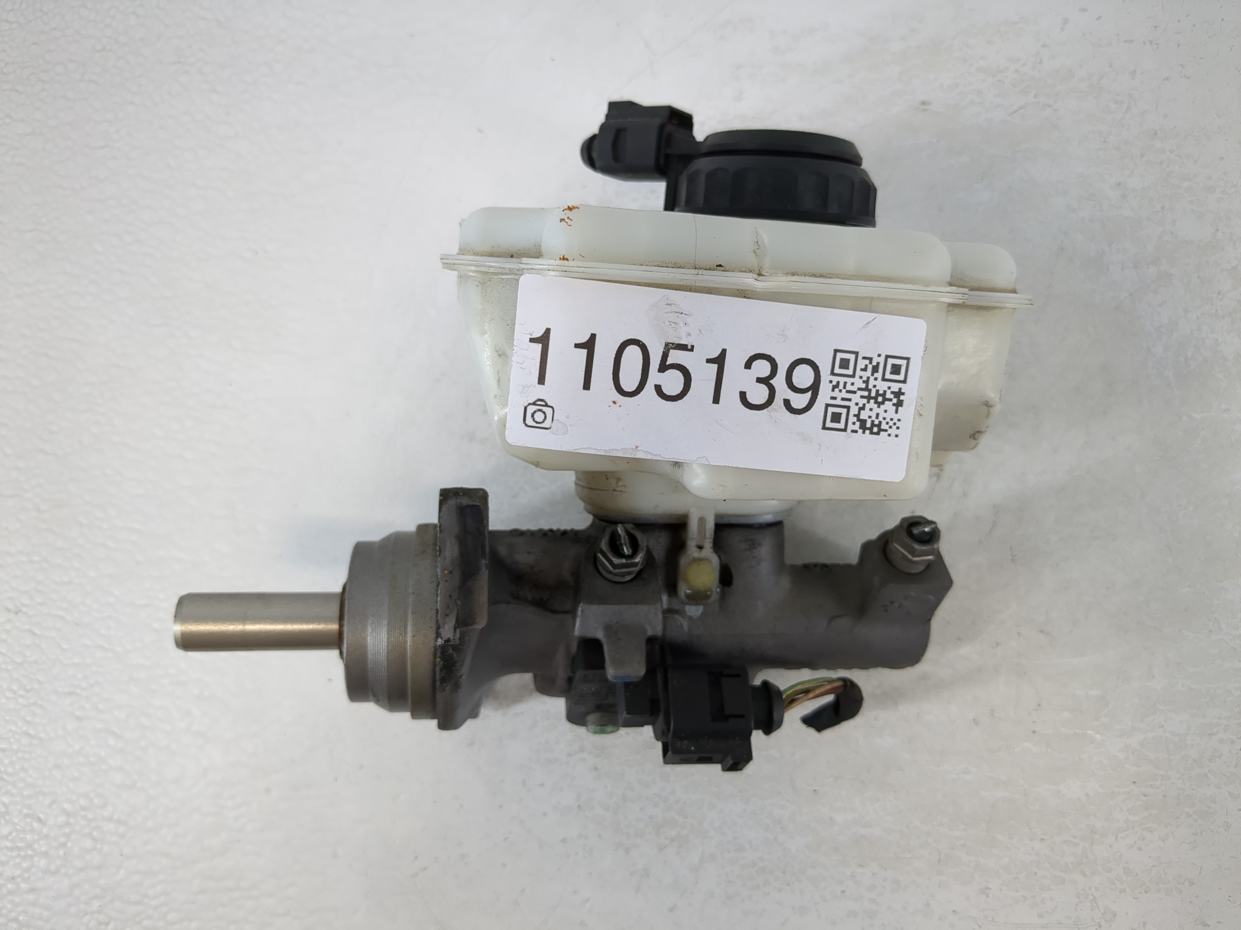Picture of 2009-2018 Volkswagen Jetta Brake Master Cylinder 1105139