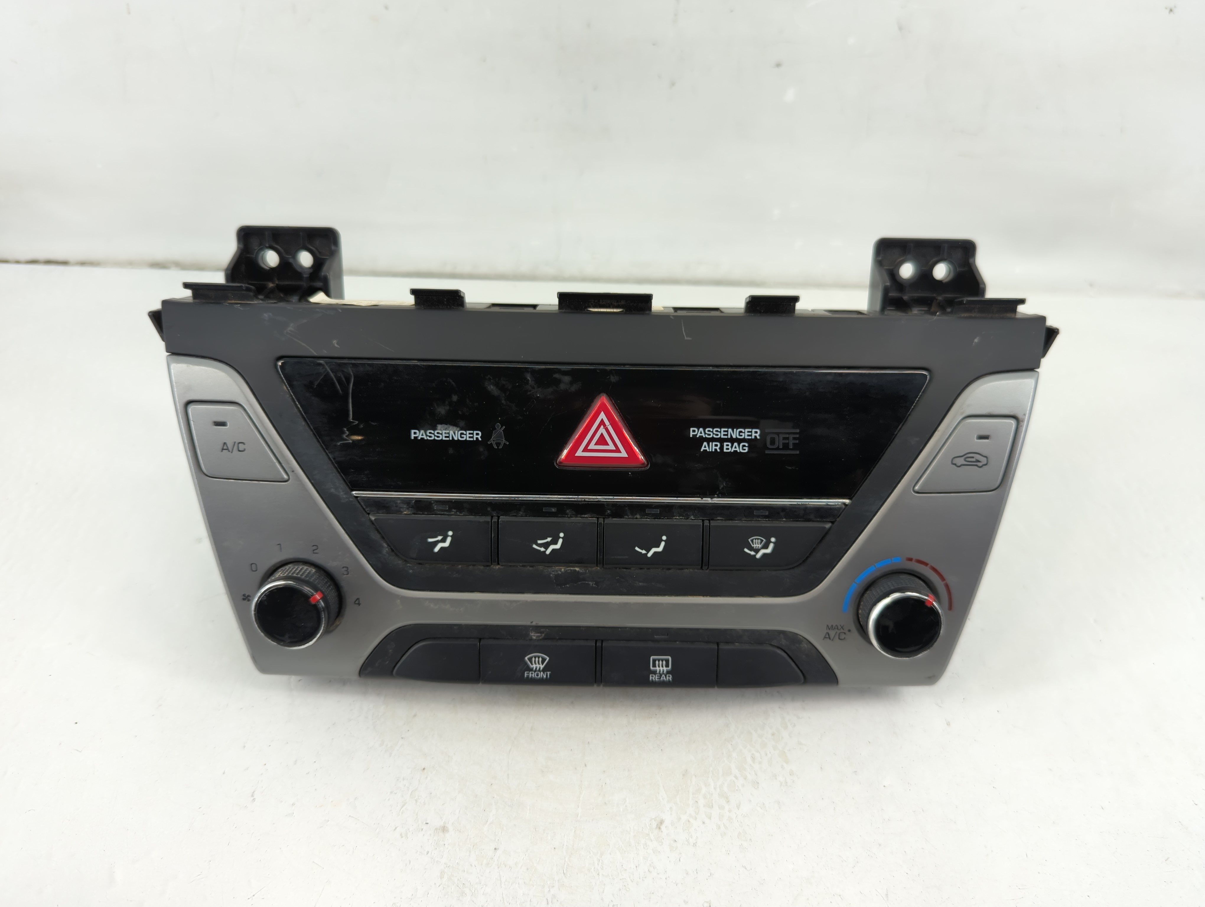 Picture of 2017-2018 Hyundai Elantra Ac Heater Climate Control 97250-f20624x 1105193