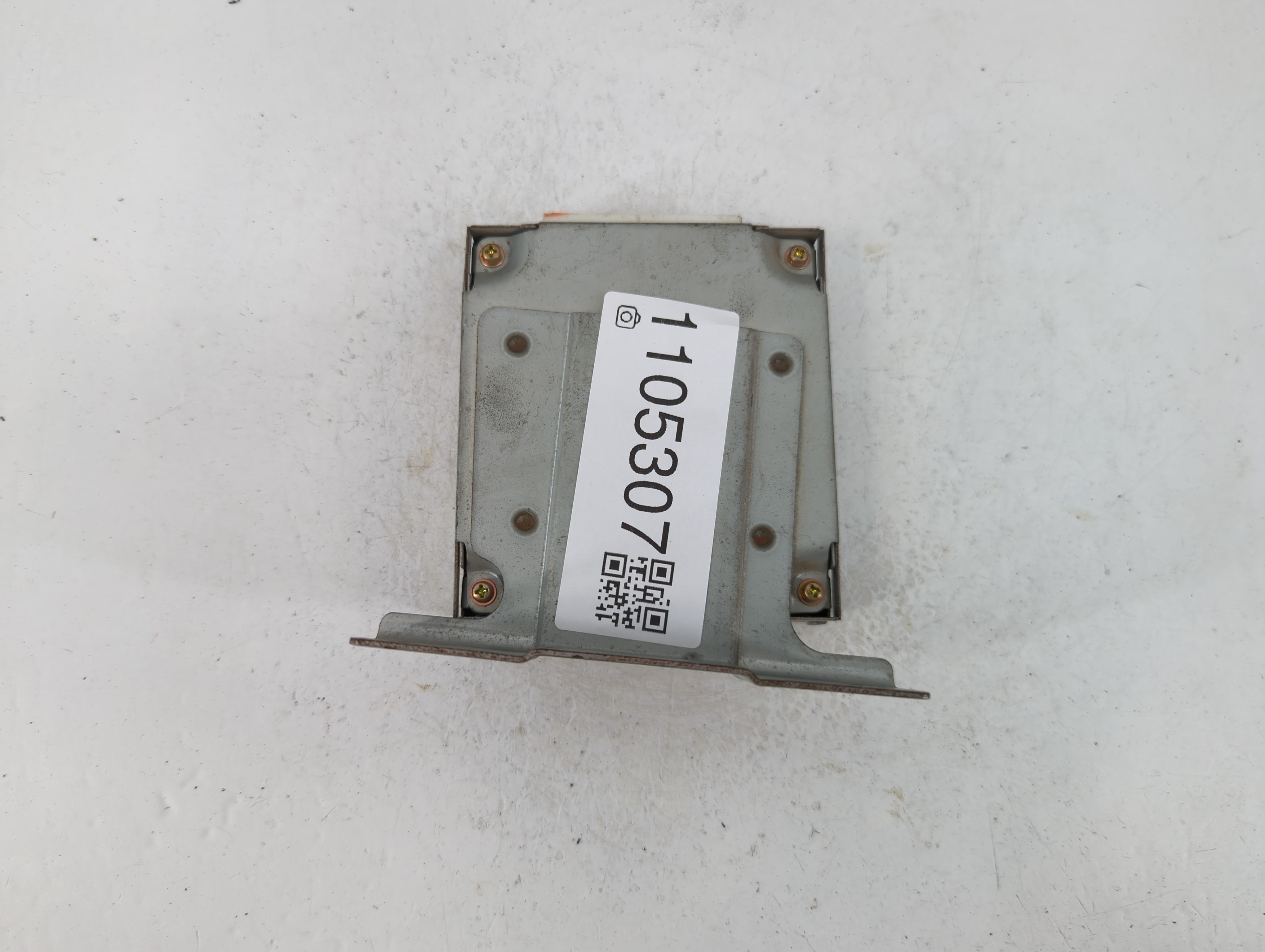 Picture of 2004-2004 Isuzu Rodeo Chassis Control Module Ccm Bcm Body Control 1105307