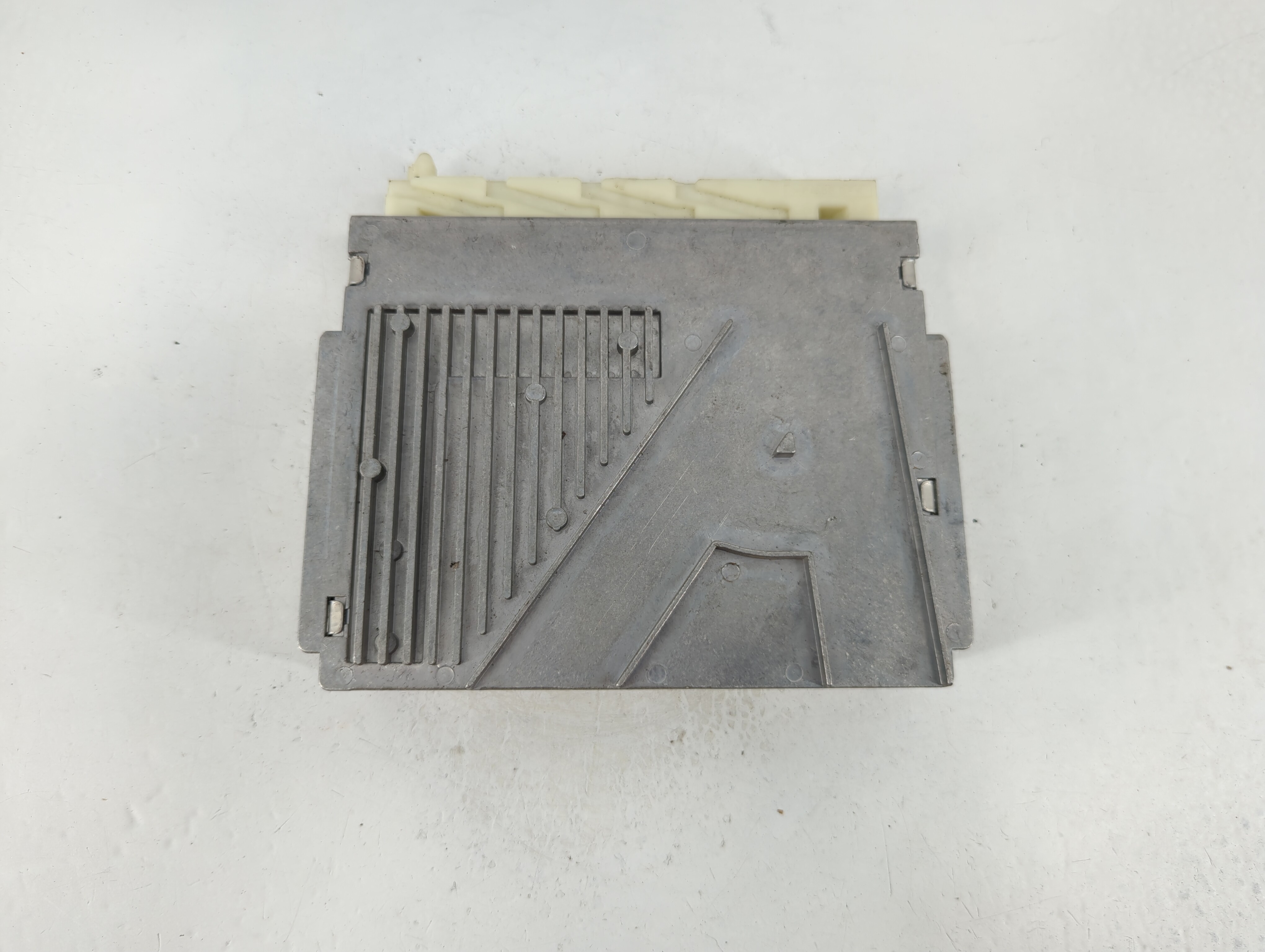Picture of Volvo V60 Chassis Control Module Ccm Bcm Body Control P09480761 1105406