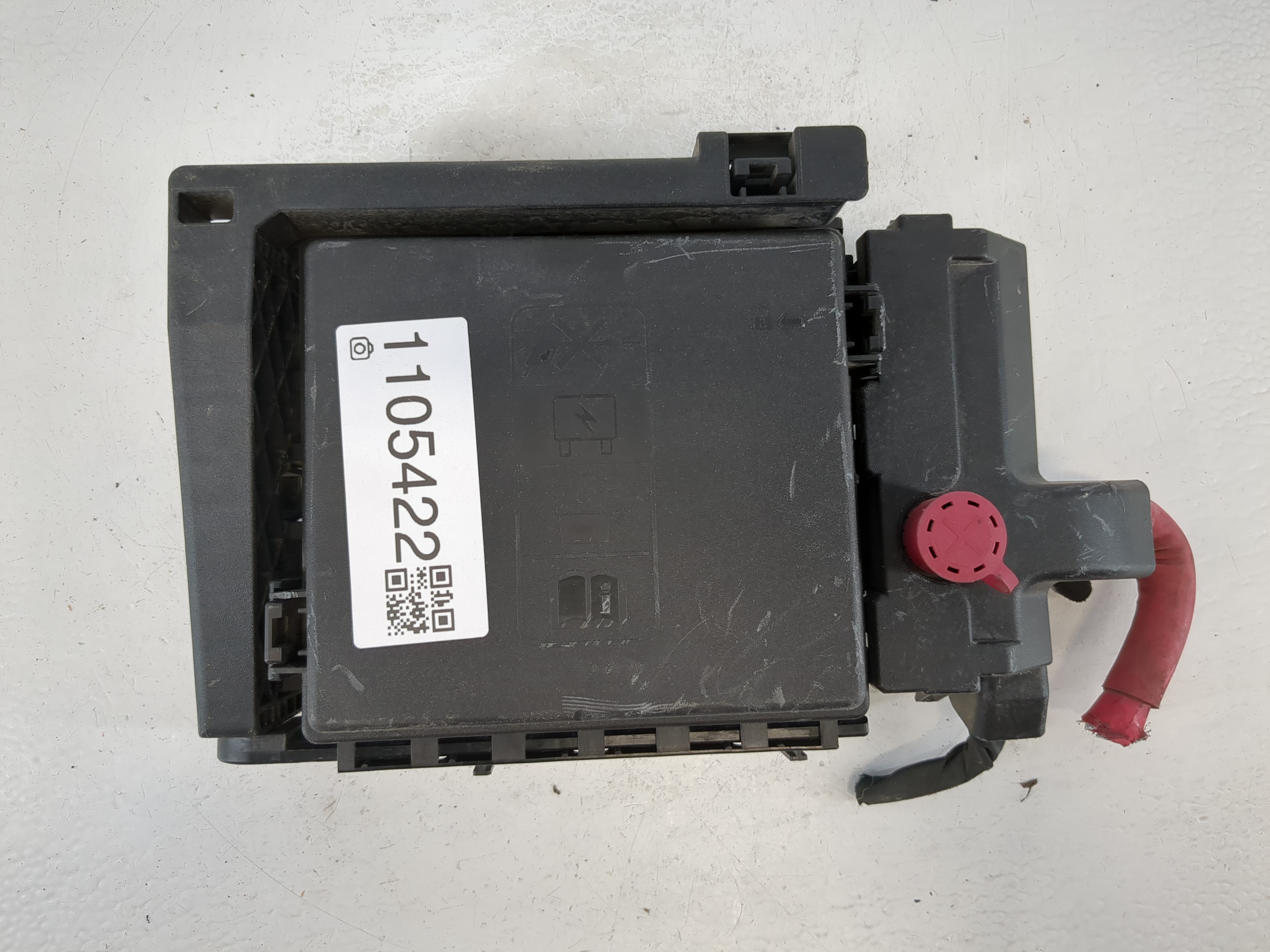 Picture of 2019-2020 Chevrolet Camaro Fusebox Fuse Box Relay Module 1105422