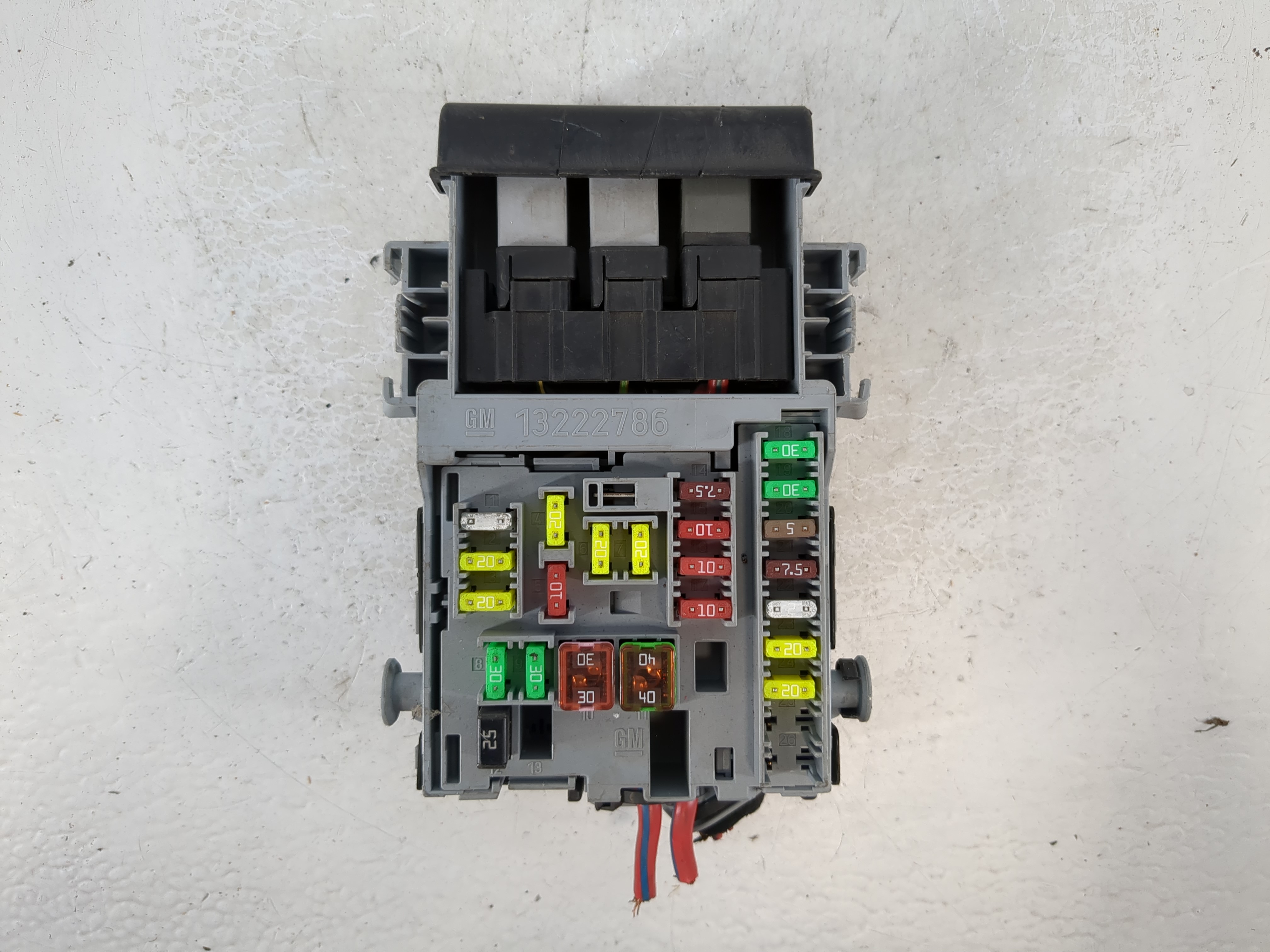 Picture of 2012-2012 Buick Verano Fusebox Fuse Box Relay Module 13222786 1105423