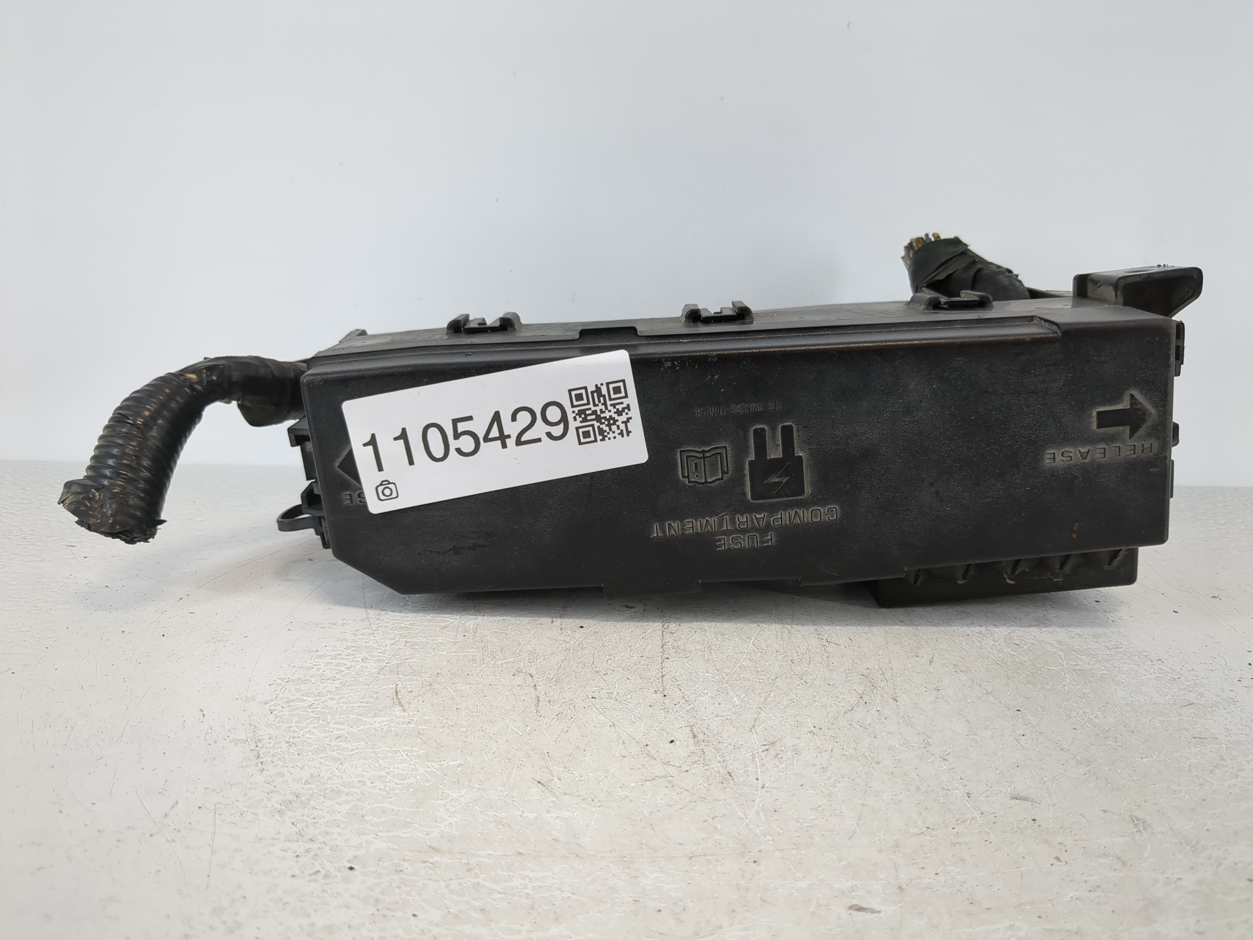 Picture of Mazda Tribute Fusebox Fuse Box Relay Module 8l8t-14a003-ae 1105429
