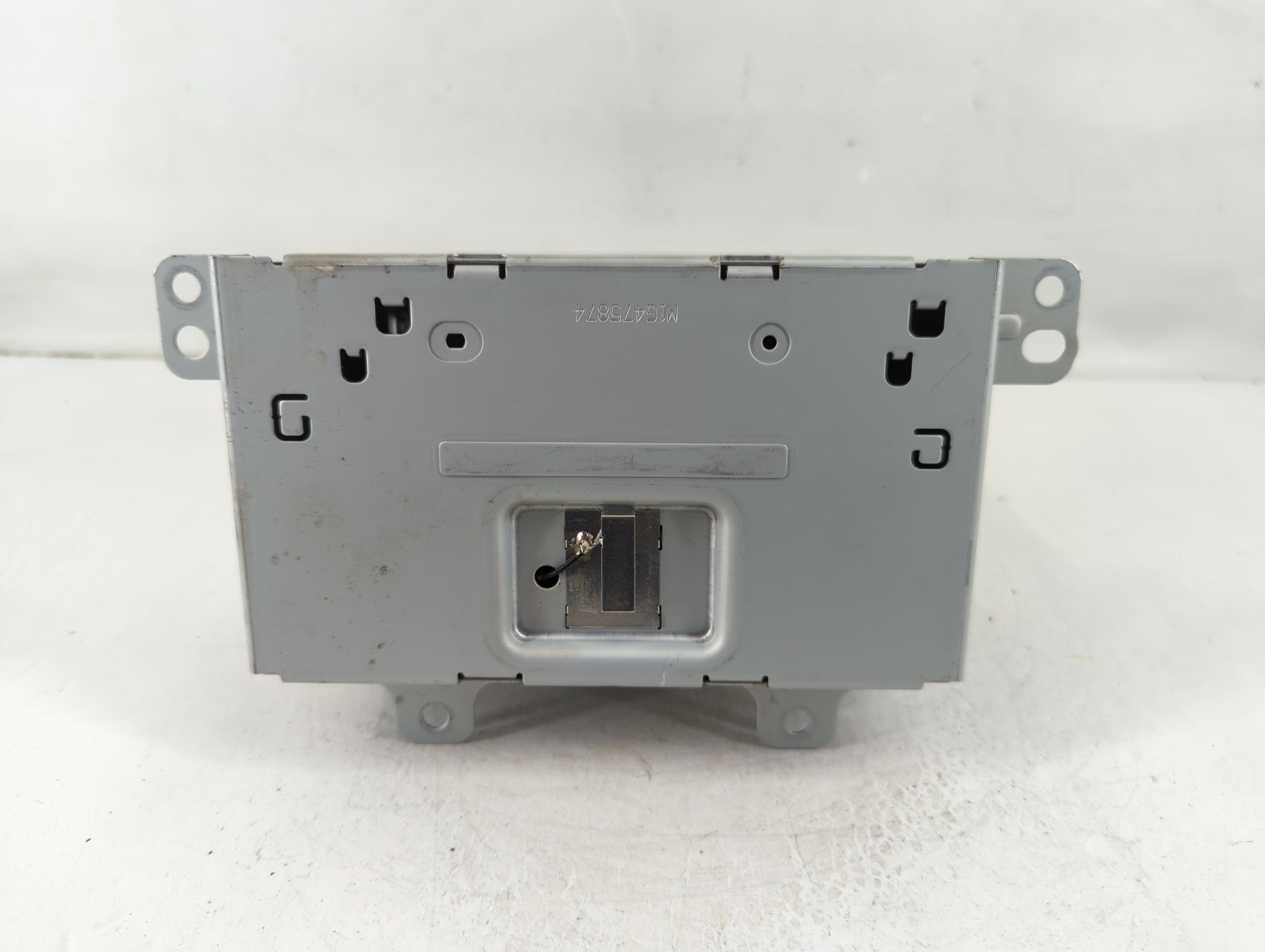 Picture of 2016-2017 Chevrolet Equinox Am Fm Cd Player Radio Receiver 1105467