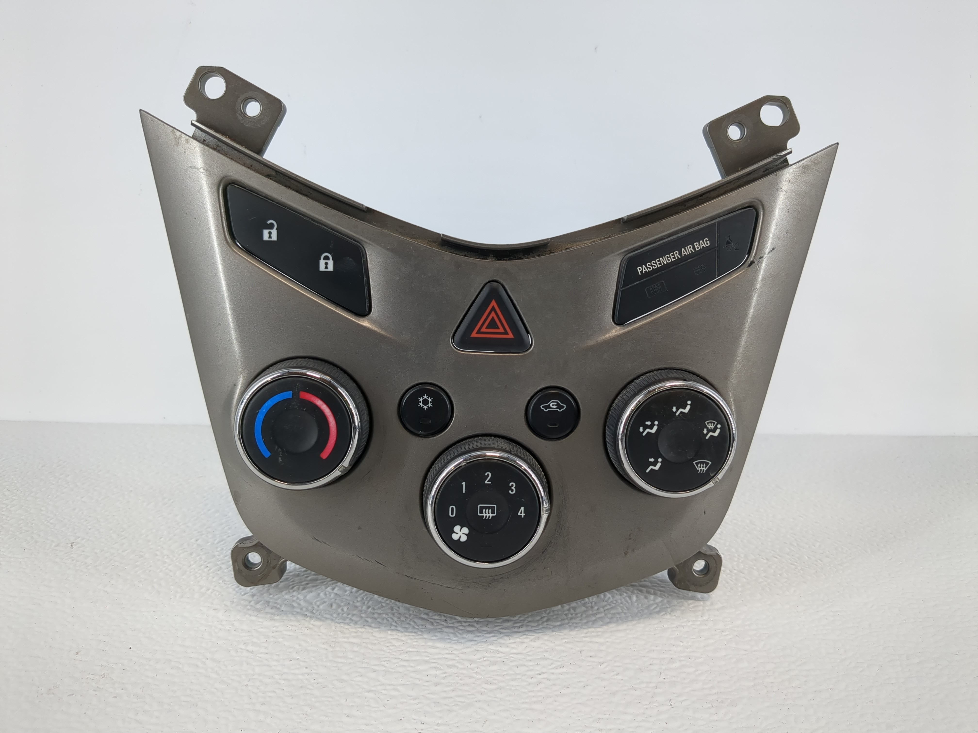 Picture of 2012-2012 Chevrolet Sonic Ac Heater Climate Control Temperature Oem 1105573