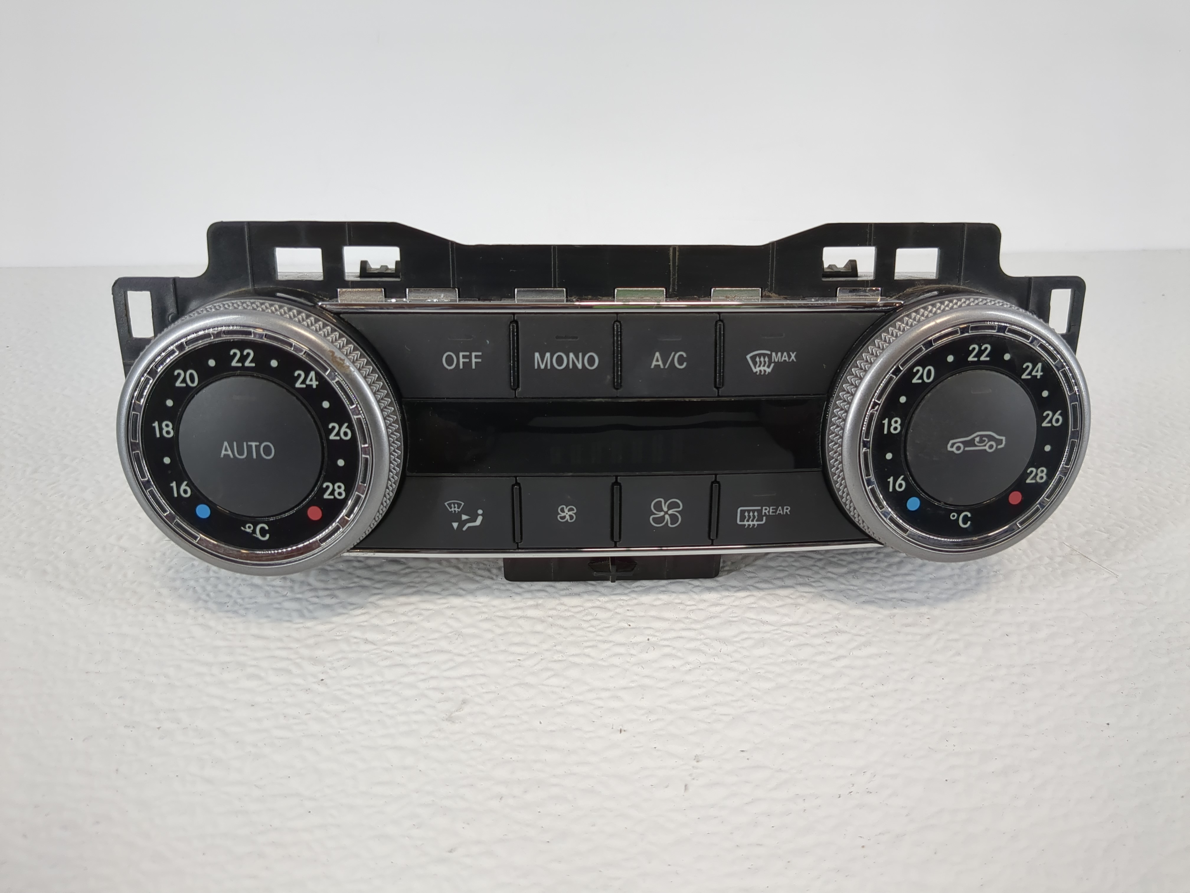 2009-2010 Mercedes-benz C300 Ac Heater Climate Control 204 900 21 03 1105638 - Oemusedautoparts1.com