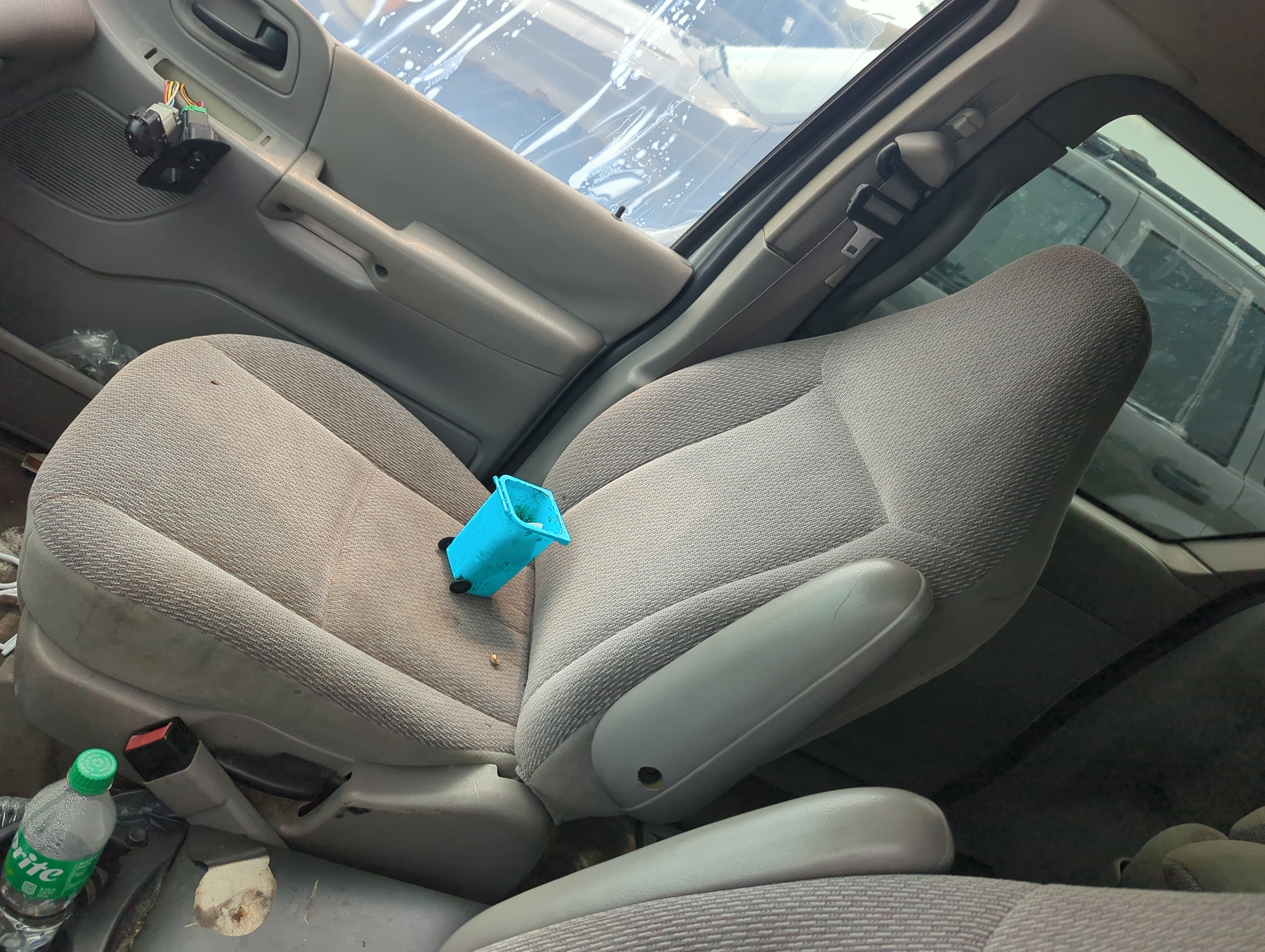Picture of 2001-2003 Ford Windstar Passenger Front Seat Oem 1106298