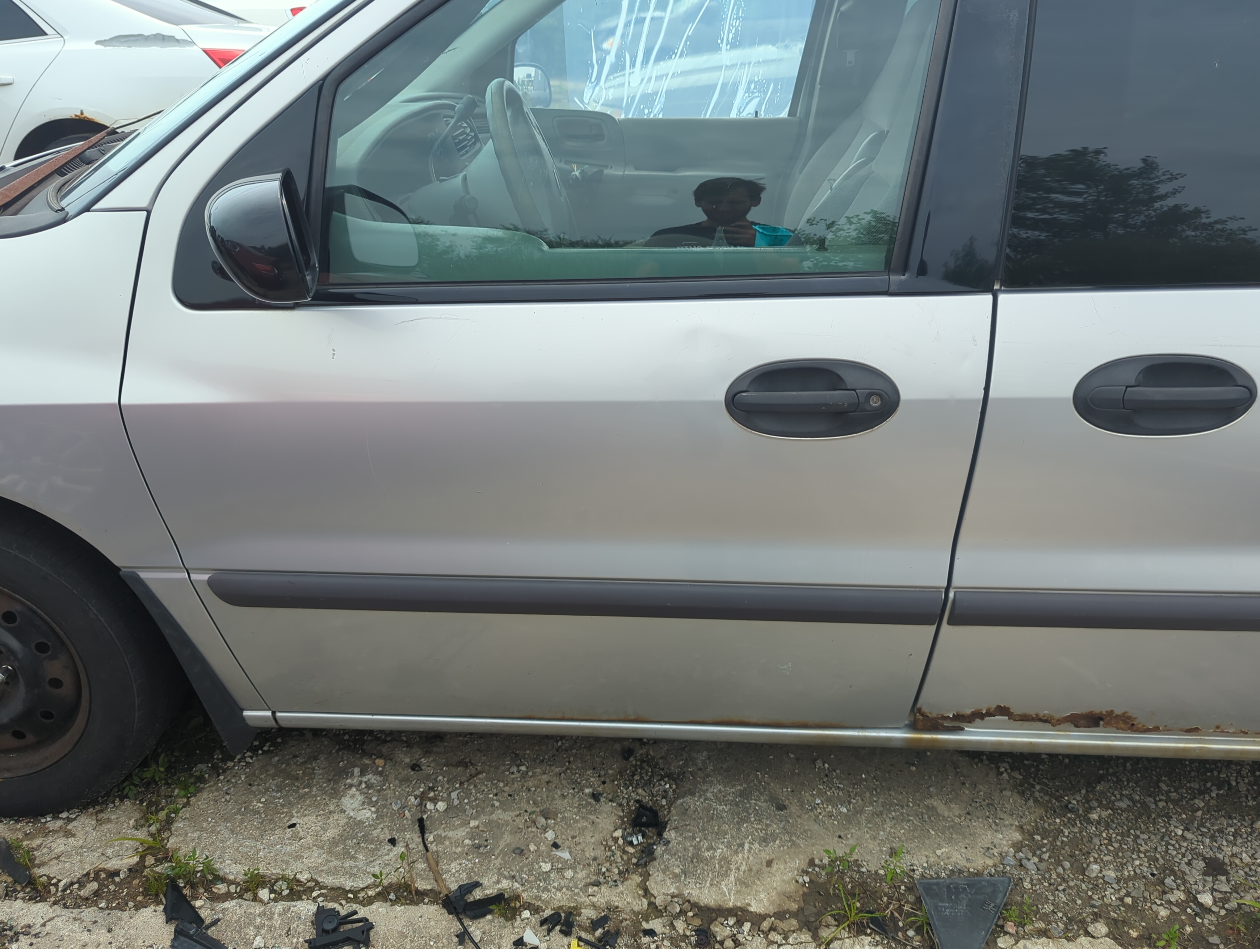 Picture of 1999-2003 Ford Windstar Driver Front Door Oem 1106306