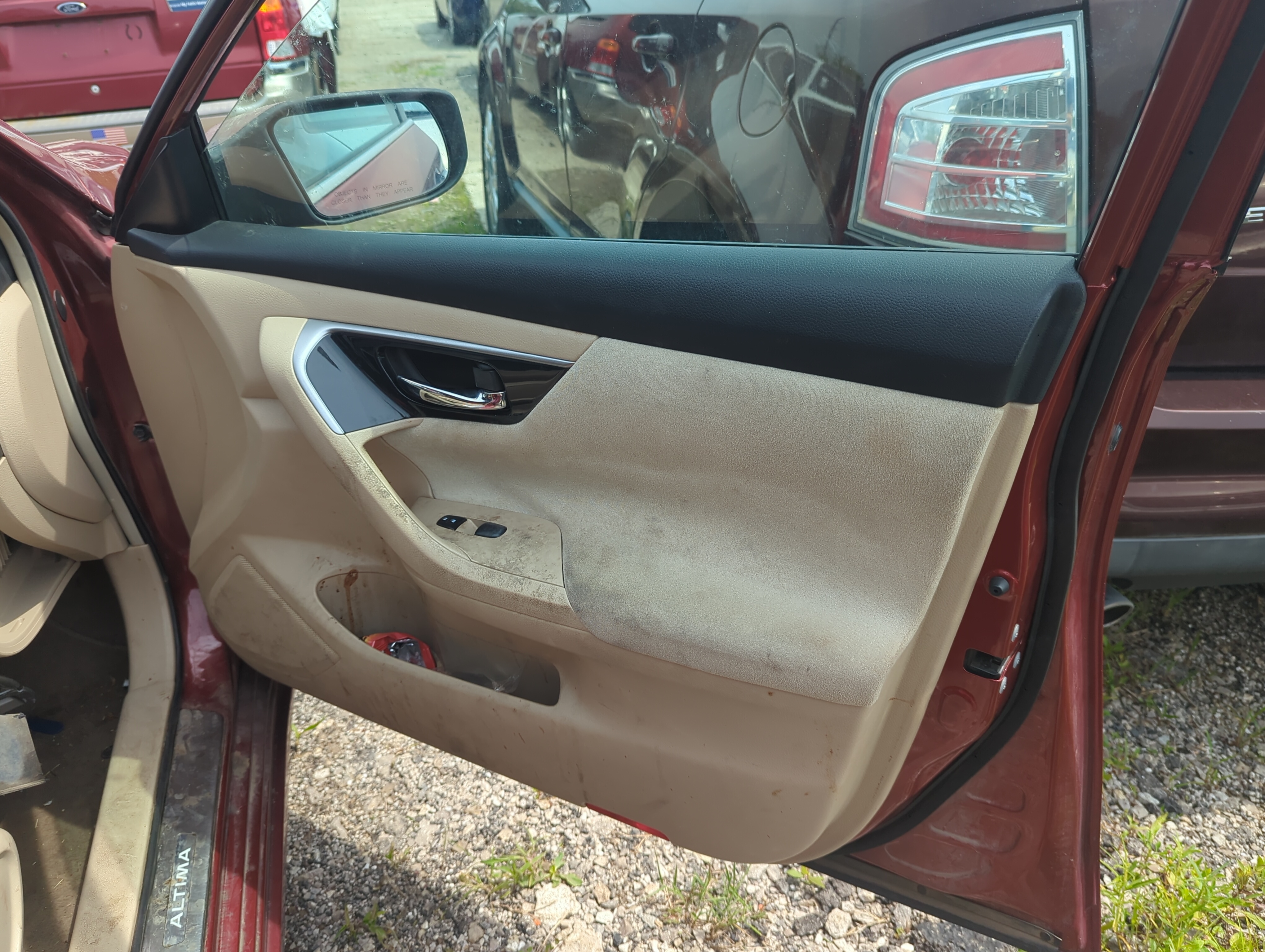 2013 Nissan Altima Front Right Passenger Interior Door Panel Trim 1107156 - Oemusedautoparts1.com