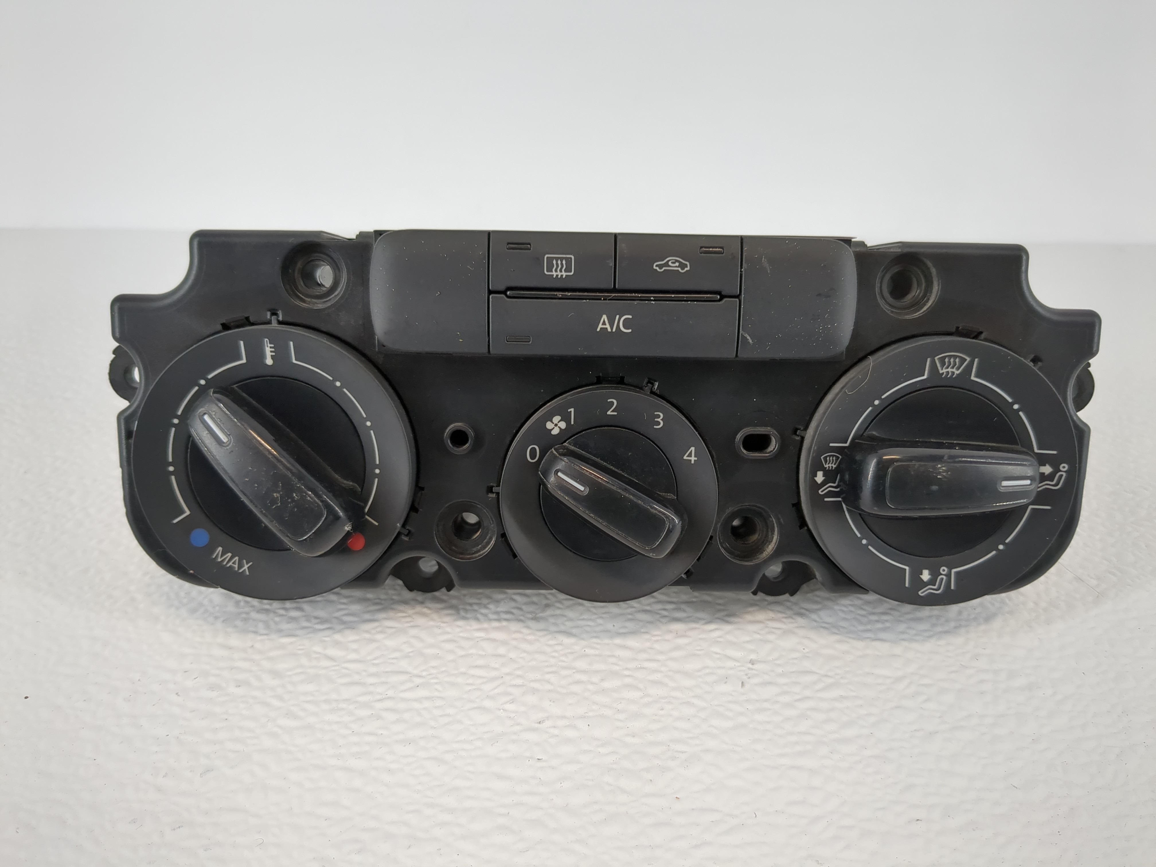 2015-2017 Volkswagen Jetta Ac Heater Climate Control 90151-903 1107256 - Oemusedautoparts1.com