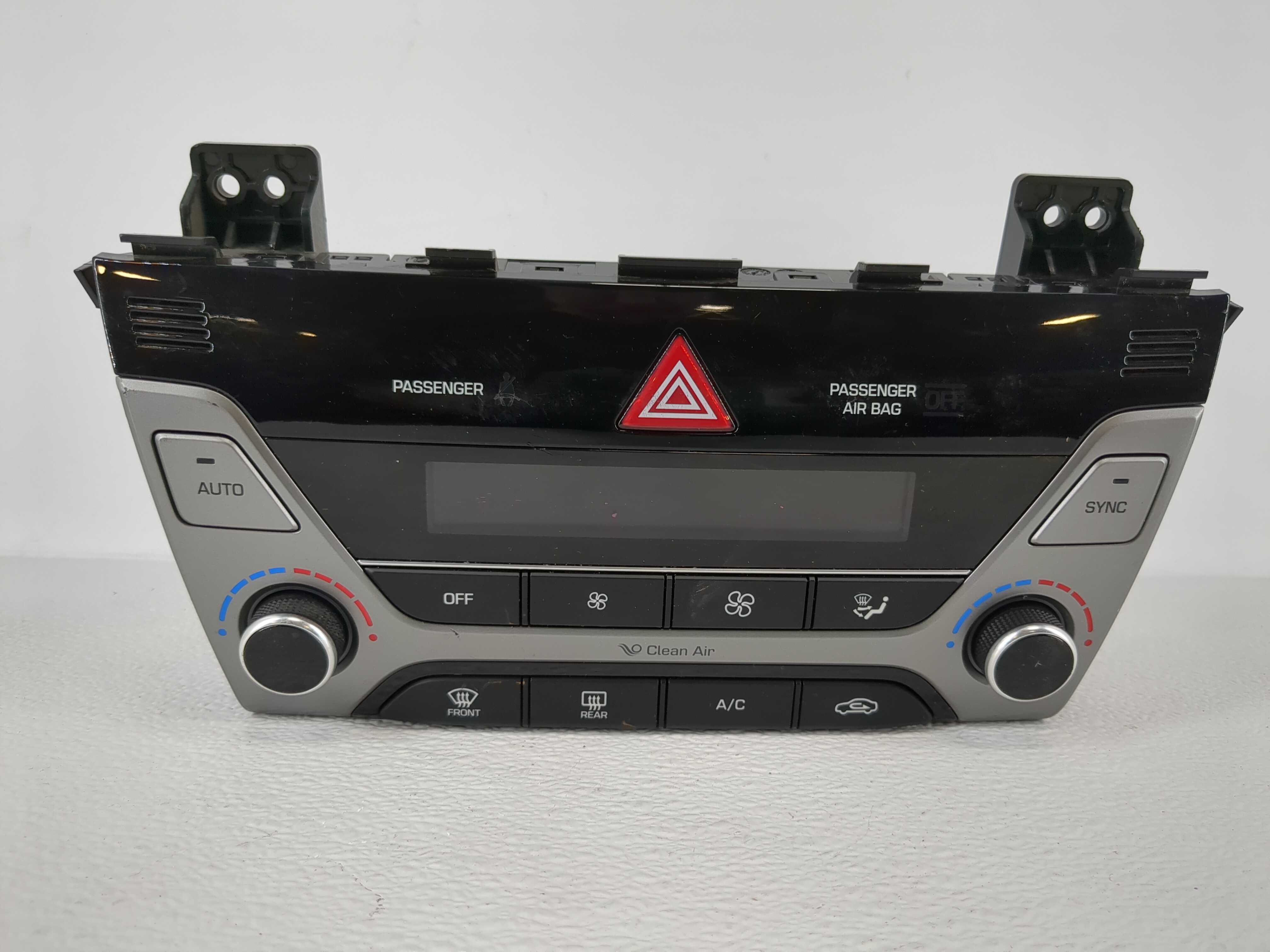 2017-2018 Hyundai Elantra Ac Heater Climate Control 97250-f2231ret 1107456 - Oemusedautoparts1.com