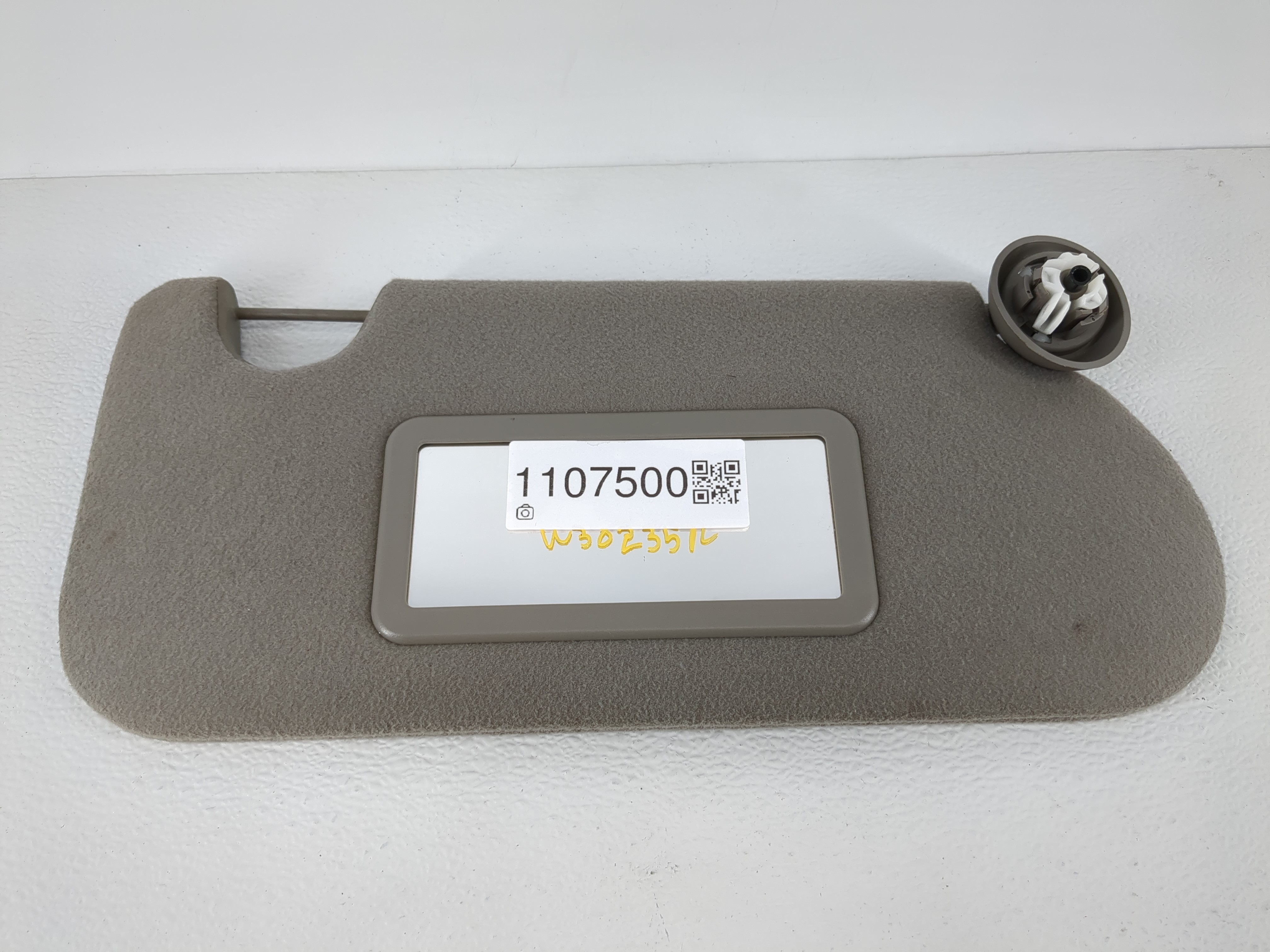 Picture of 2002-2004 Gmc Envoy Xl Passenger Sun Visor Mirror Right Sunvisor 1107500