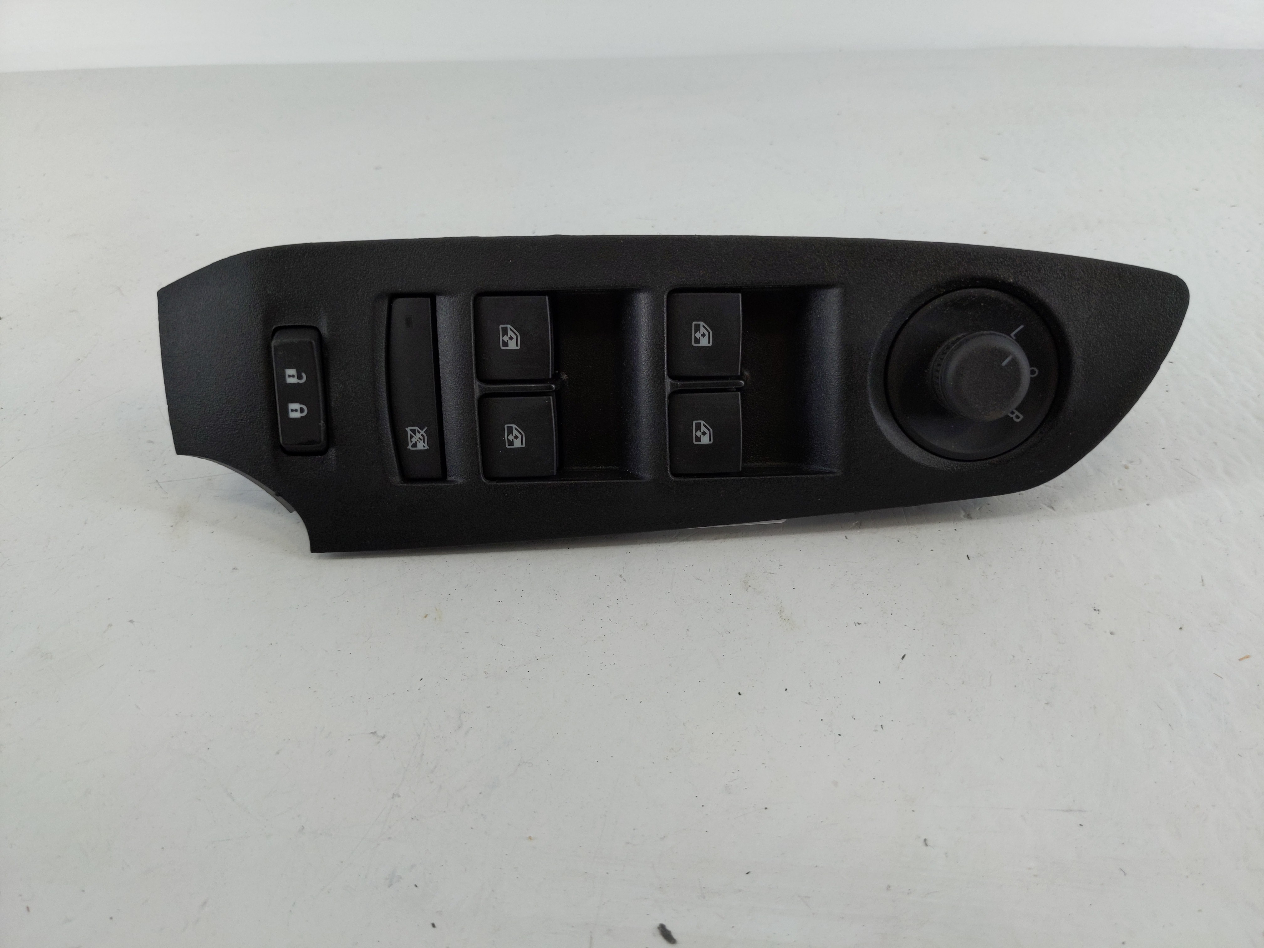 2017-2021 Chevrolet Trax Driver Left Door Master Power Window Switch 1107559 - Oemusedautoparts1.com