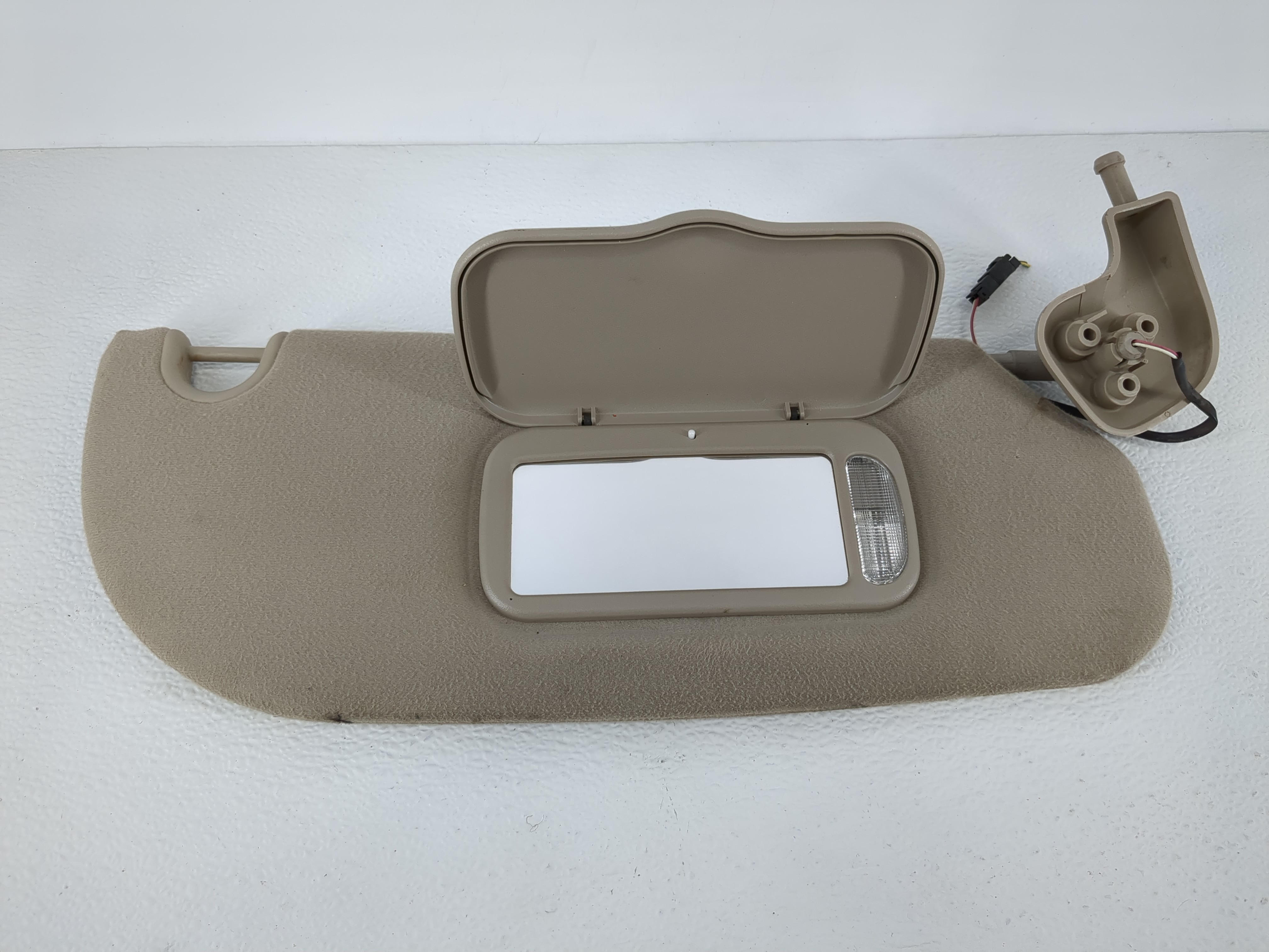 Picture of 2007-2009 Ford Expedition Passenger Sun Visor Mirror Right Sunvisor Tan 1107562