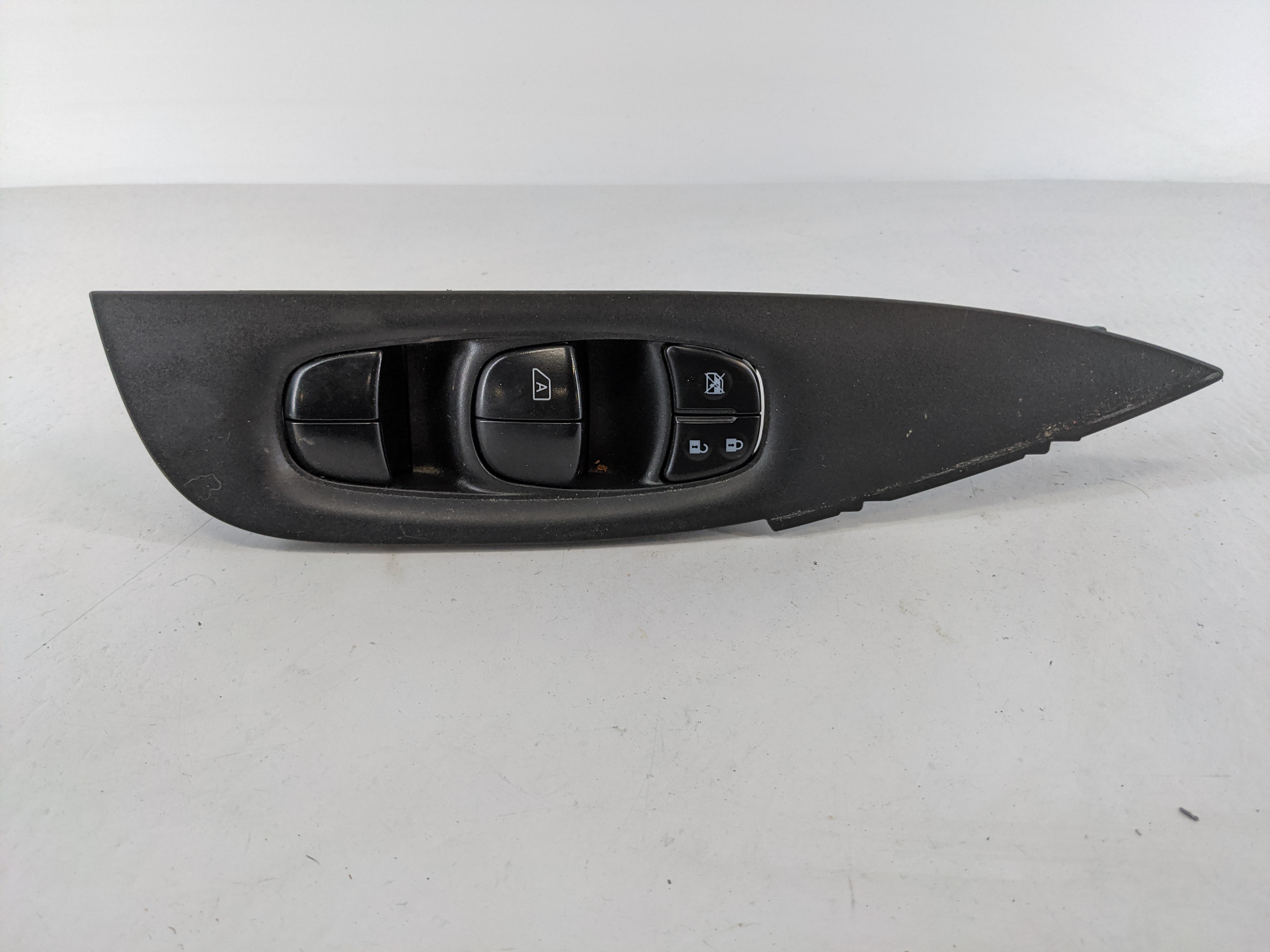 2014-2020 Nissan Rogue Driver Left Door Master Power Window Switch 1107603 - Oemusedautoparts1.com