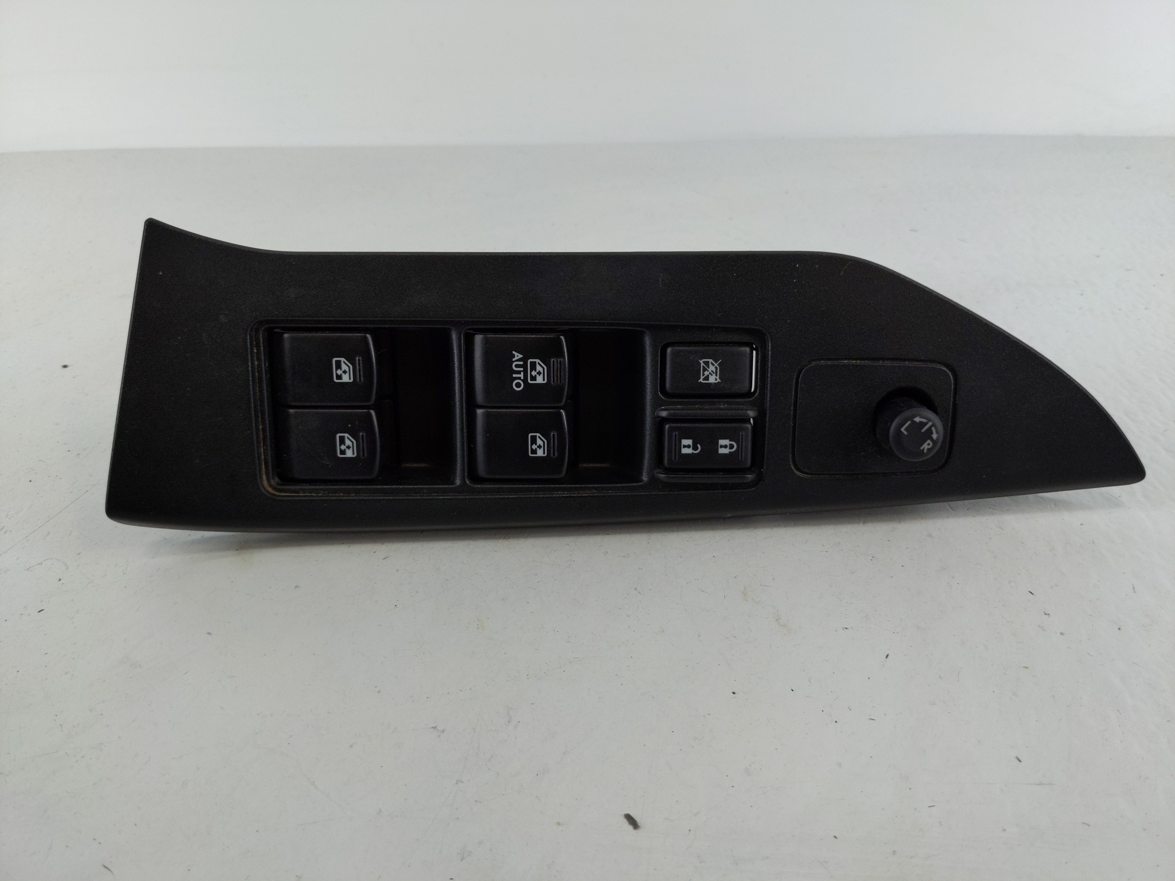 2014 Subaru Forester Driver Left Door Master Power Window Switch 1107606 - Oemusedautoparts1.com
