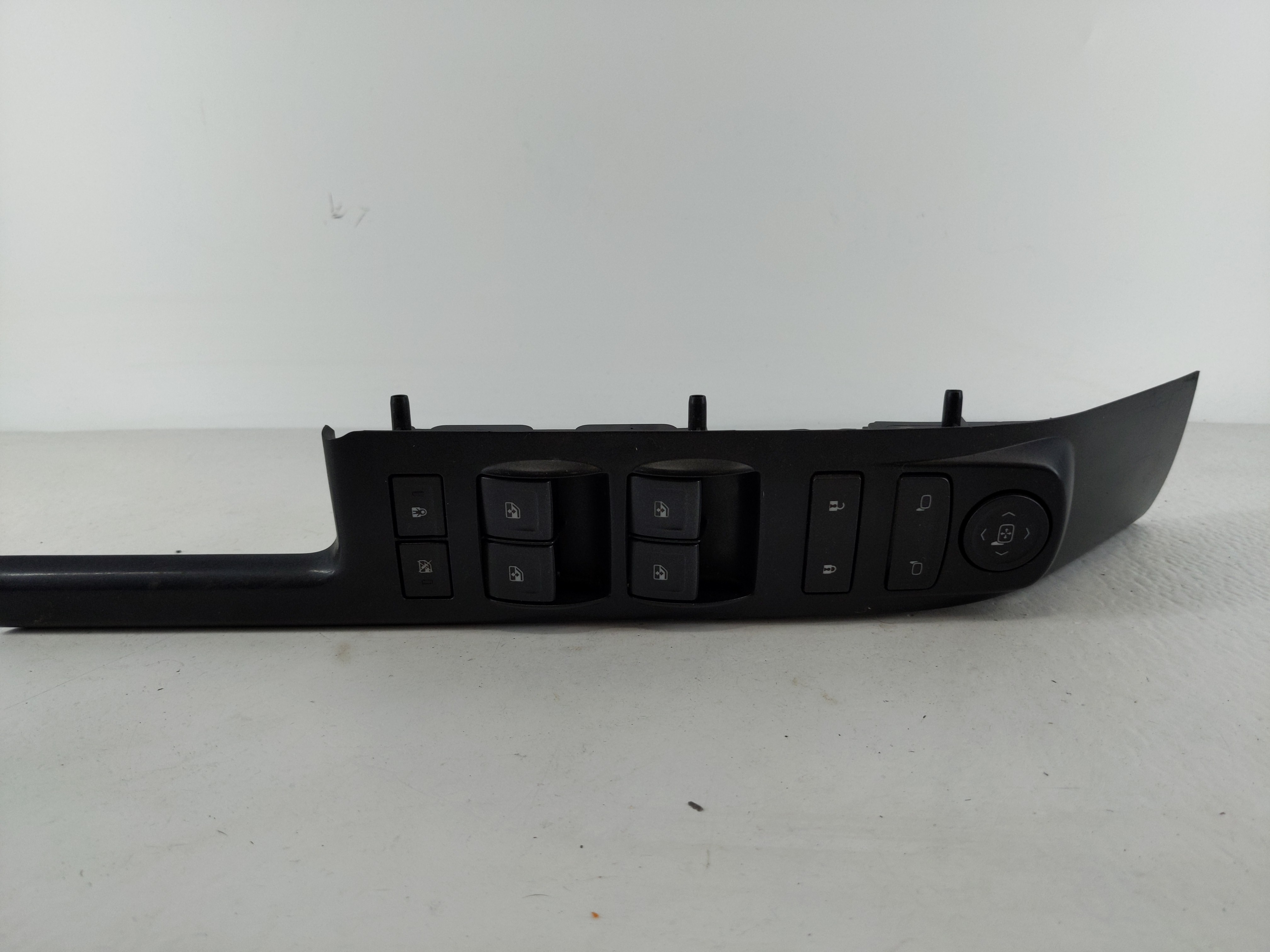 2014 Chevrolet Silverado 1500 Driver Left Door Master Power Window Switch 1107607 - Oemusedautoparts1.com