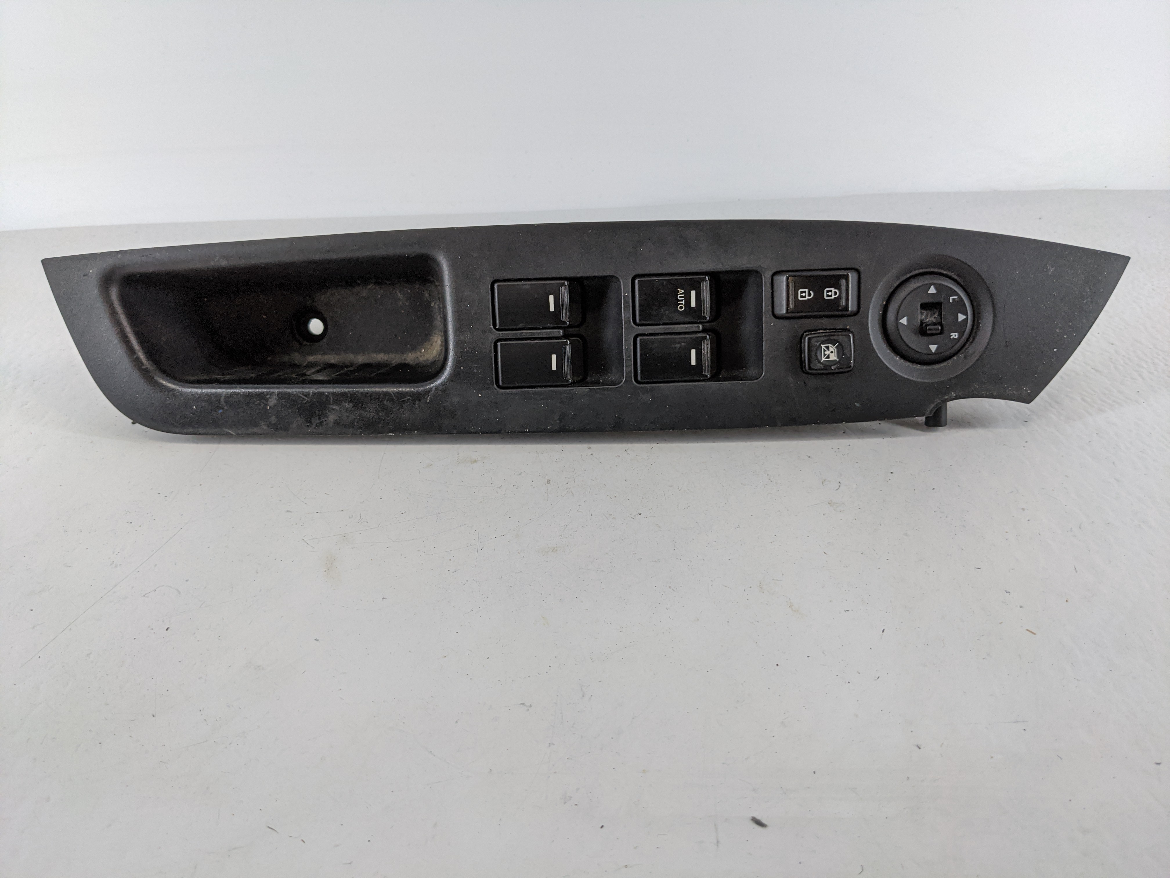 2011-2015 Kia Sorento Driver Left Door Master Power Window Switch 1107612 - Oemusedautoparts1.com