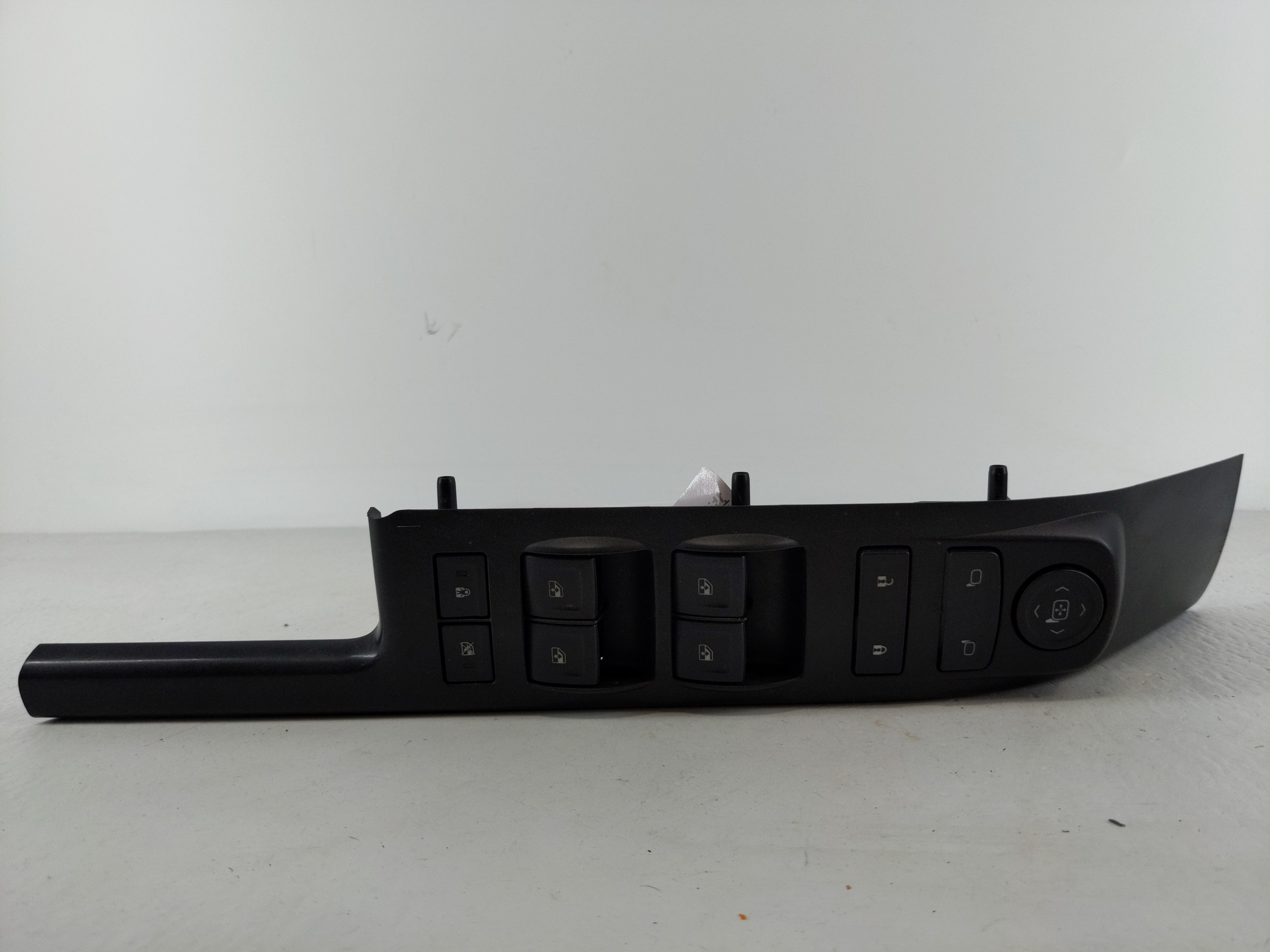 2014-2019 Gmc Sierra 1500 Driver Left Door Master Power Window Switch 1107636 - Oemusedautoparts1.com