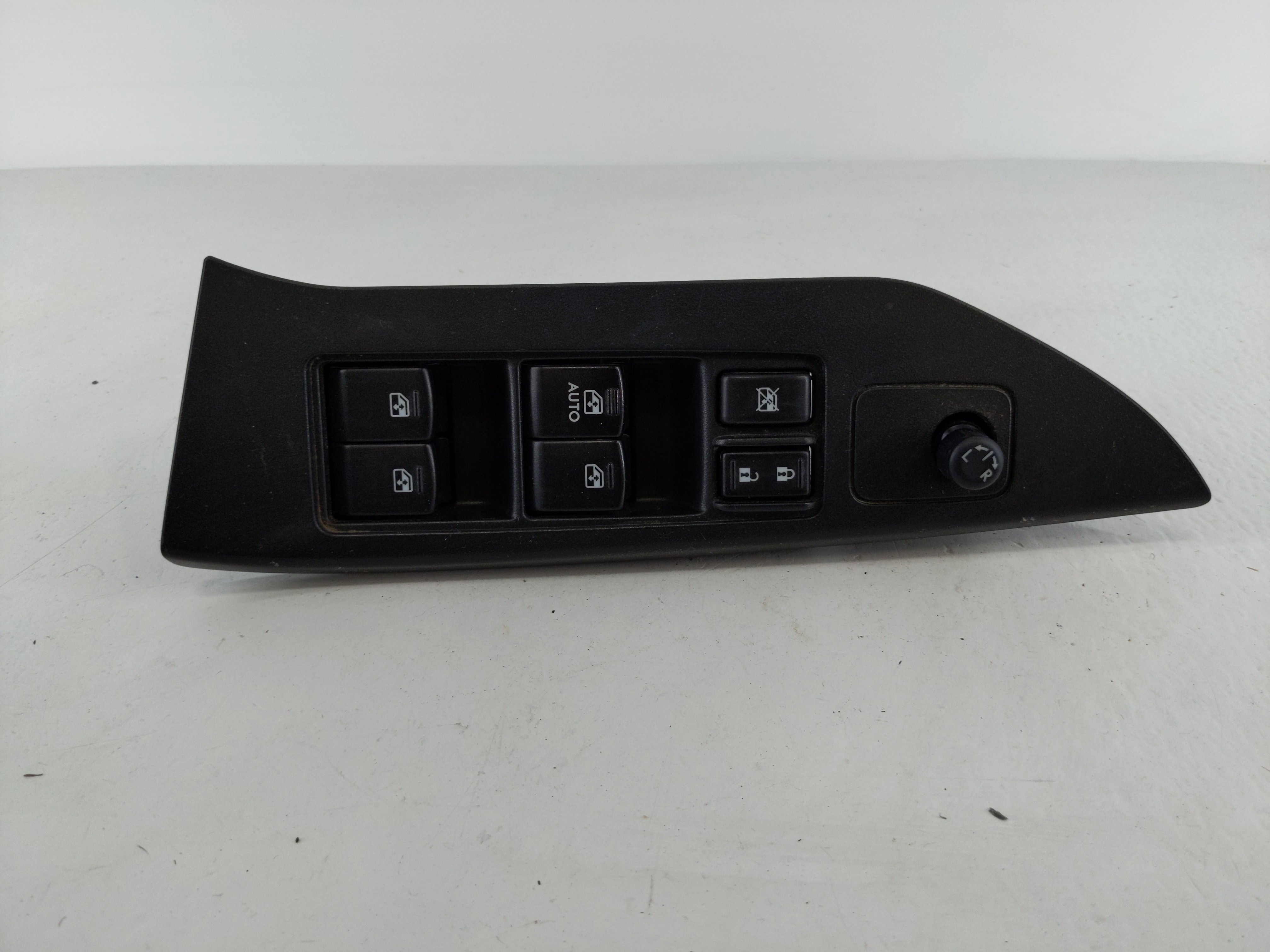 2015 Subaru Forester Driver Left Door Master Power Window Switch 1107645 - Oemusedautoparts1.com