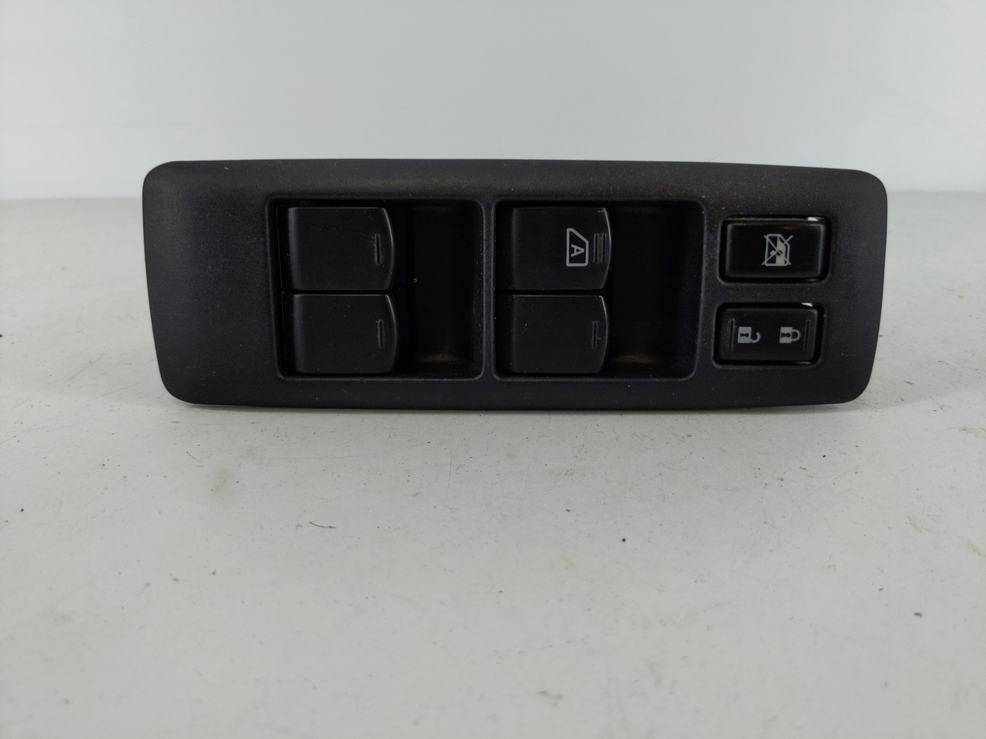 2011-2015 Nissan Rogue Driver Left Door Master Power Window Switch 1107648 - Oemusedautoparts1.com