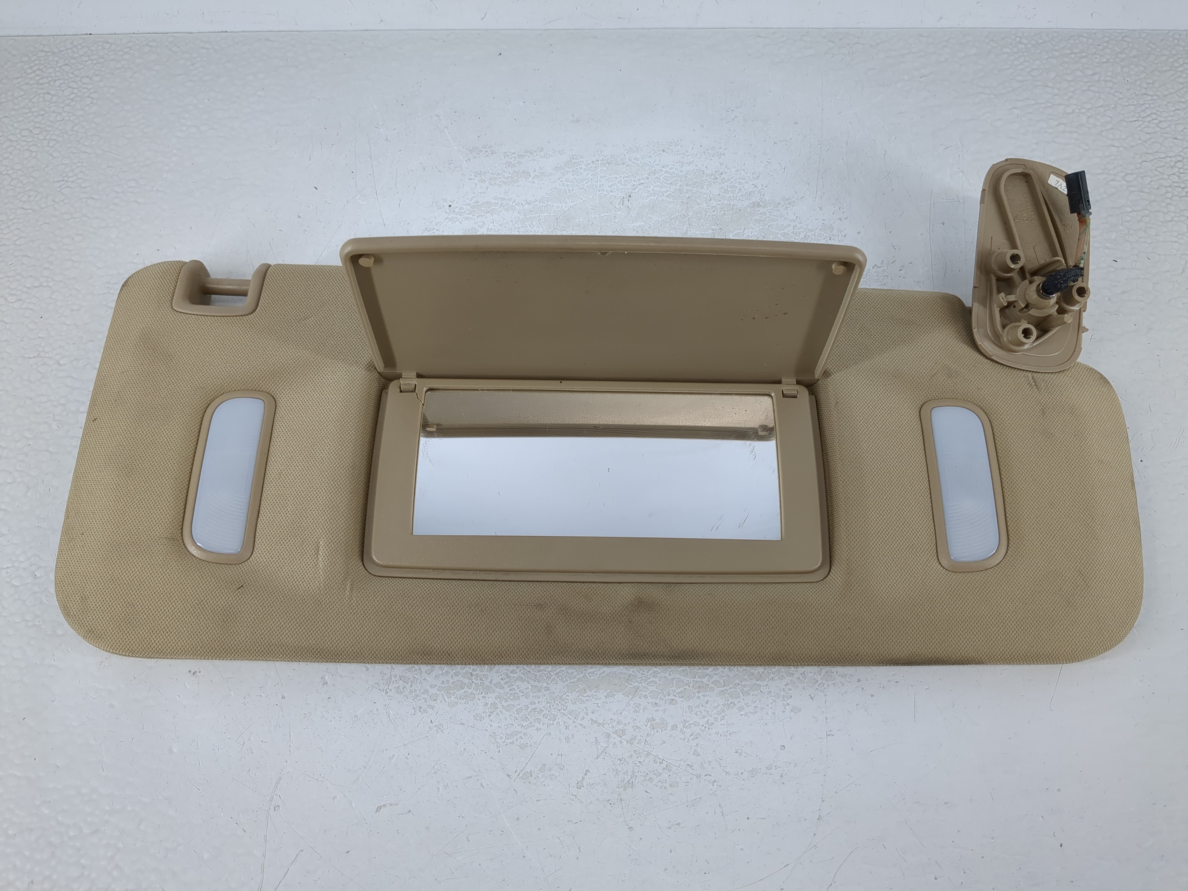 Picture of 2007-2014 Gmc Yukon Xl 1500 Passenger Sun Visor Mirror Right Sunvisor 1107655