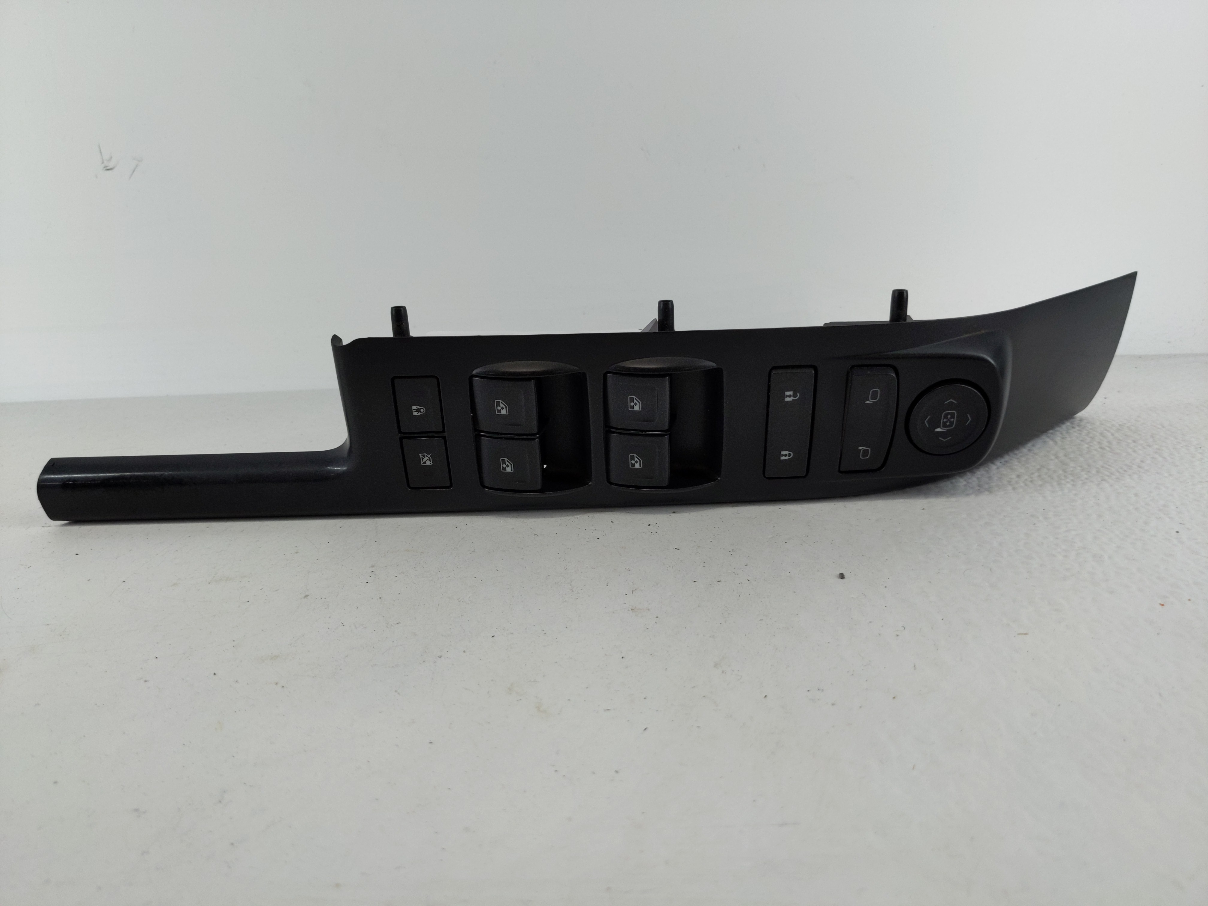 2014 Chevrolet Silverado 1500 Driver Left Door Master Power Window Switch 1107660 - Oemusedautoparts1.com