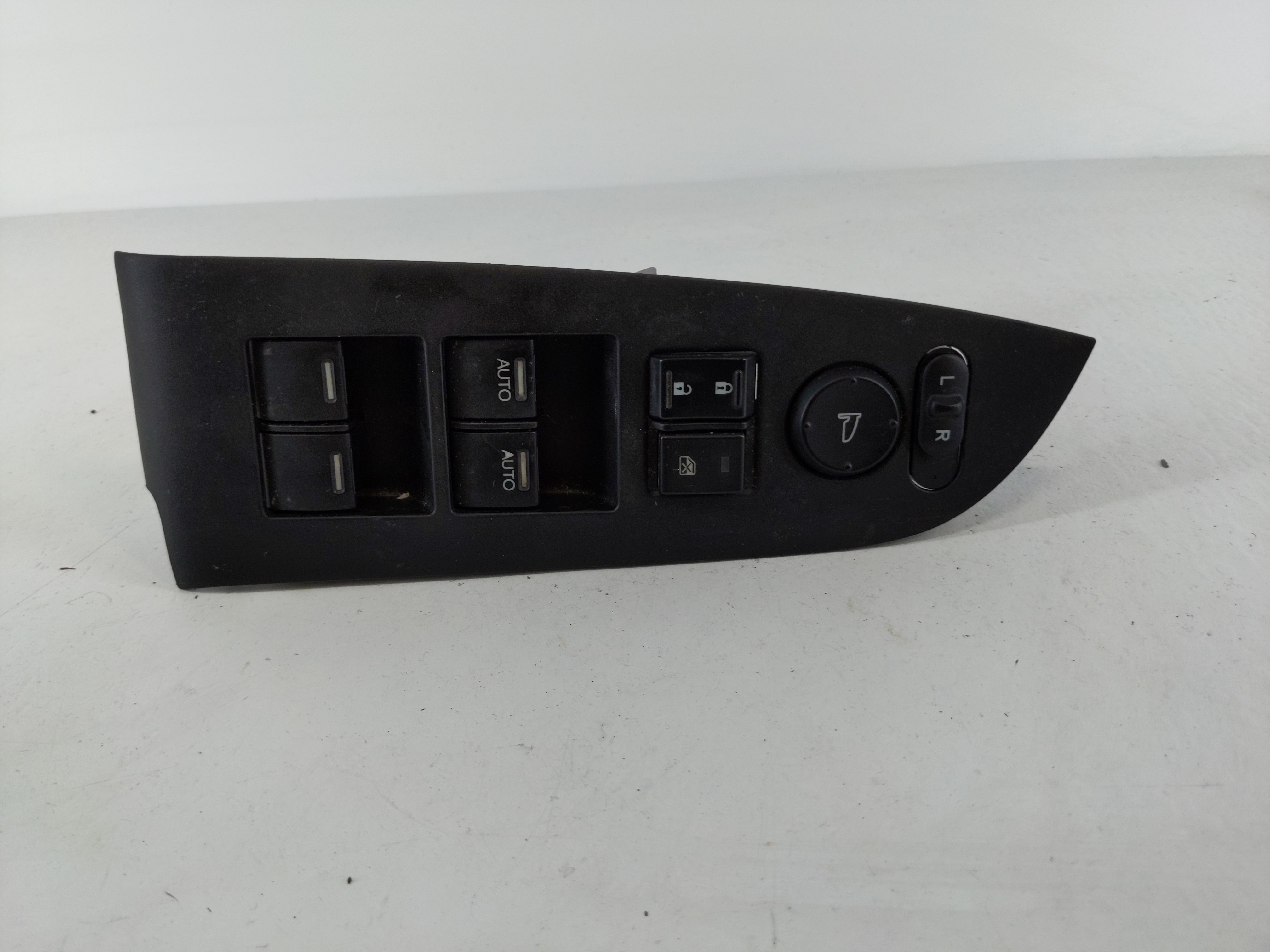 2011-2013 Honda Odyssey Driver Left Door Master Power Window Switch 1107661 - Oemusedautoparts1.com