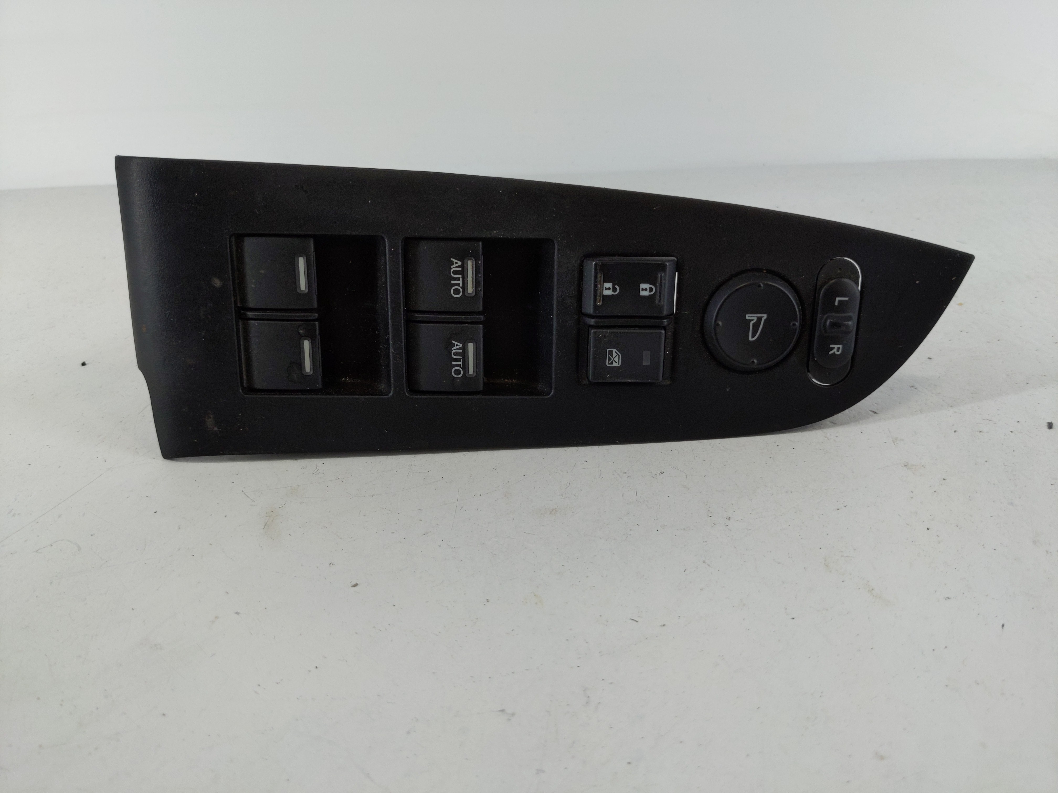 2011-2013 Honda Odyssey Driver Left Door Master Power Window Switch 1107745 - Oemusedautoparts1.com