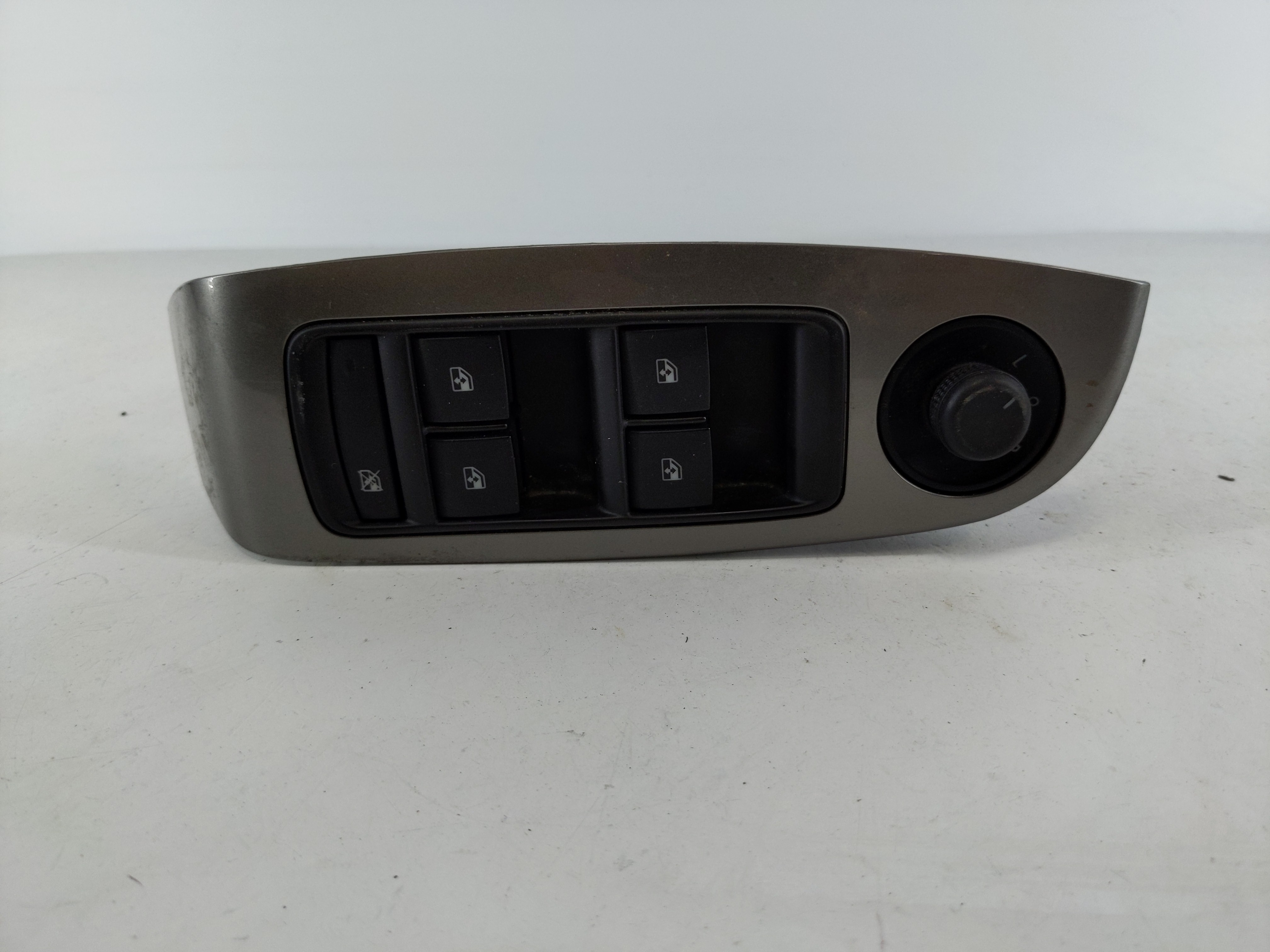 2014-2016 Chevrolet Malibu Driver Left Door Master Power Window Switch 1107748 - Oemusedautoparts1.com