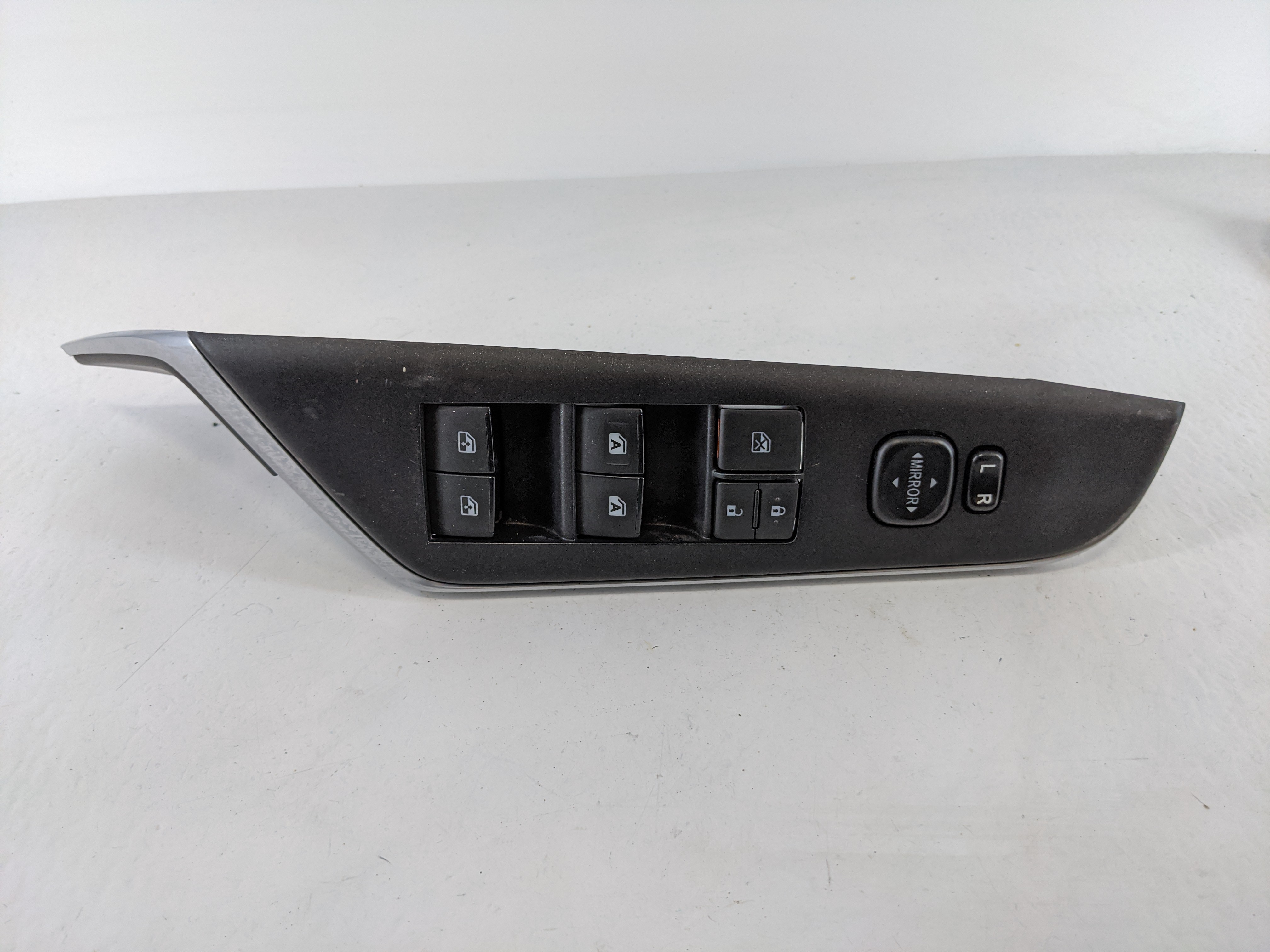 2015-2017 Toyota Camry Driver Left Door Master Power Window Switch 1107752 - Oemusedautoparts1.com